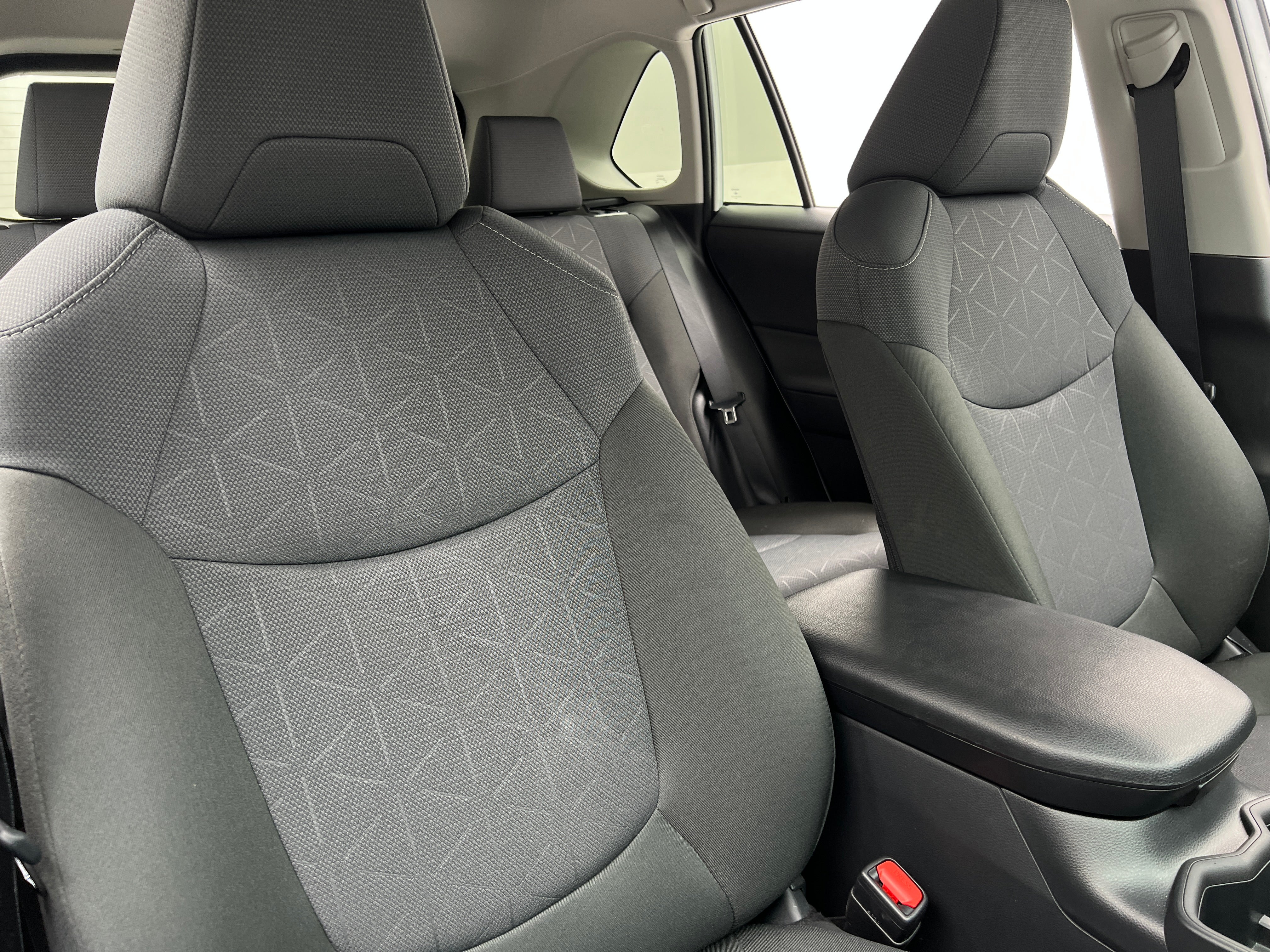 2025 Toyota RAV4 XLE 2