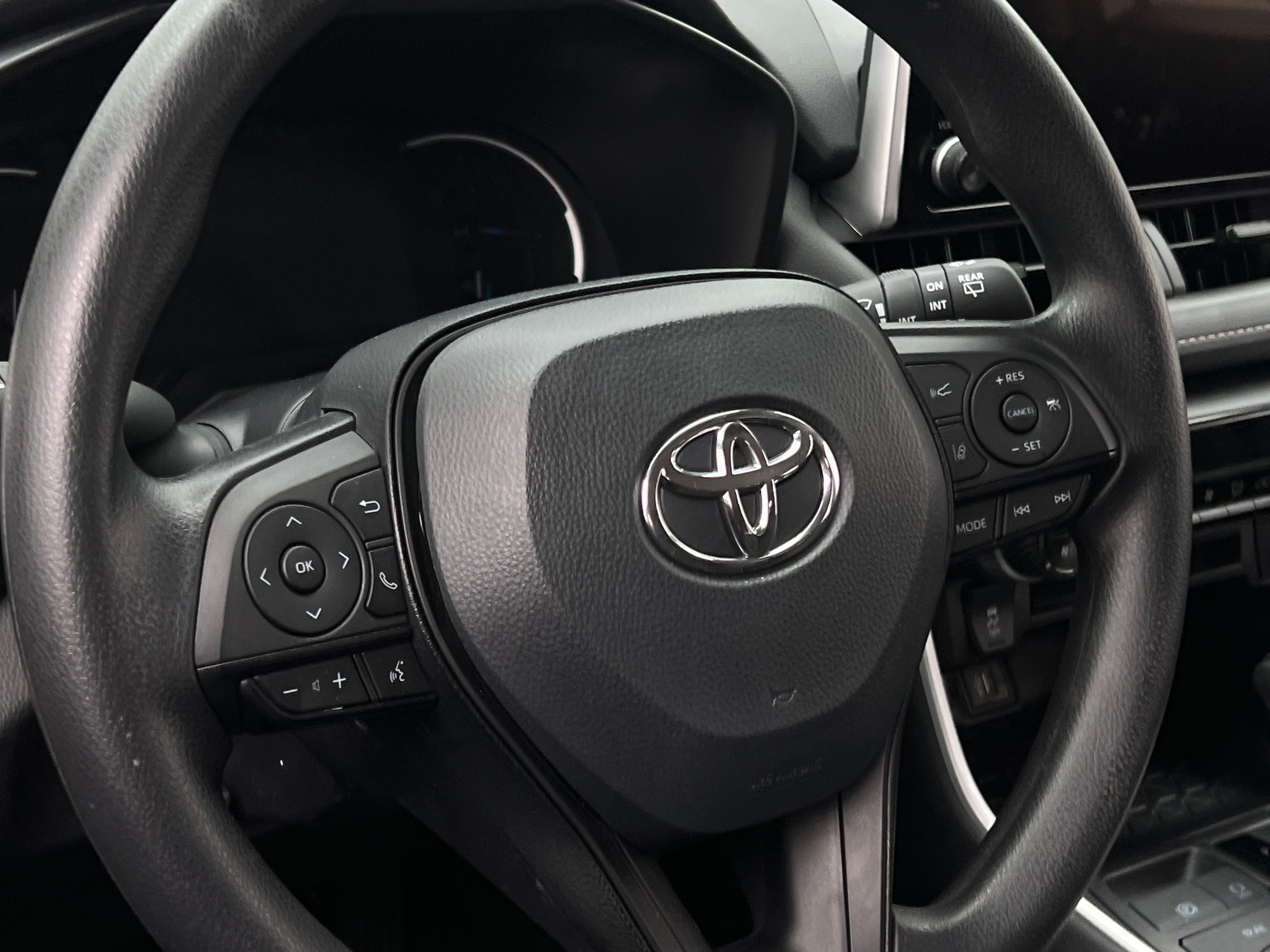 2025 Toyota RAV4 XLE 5