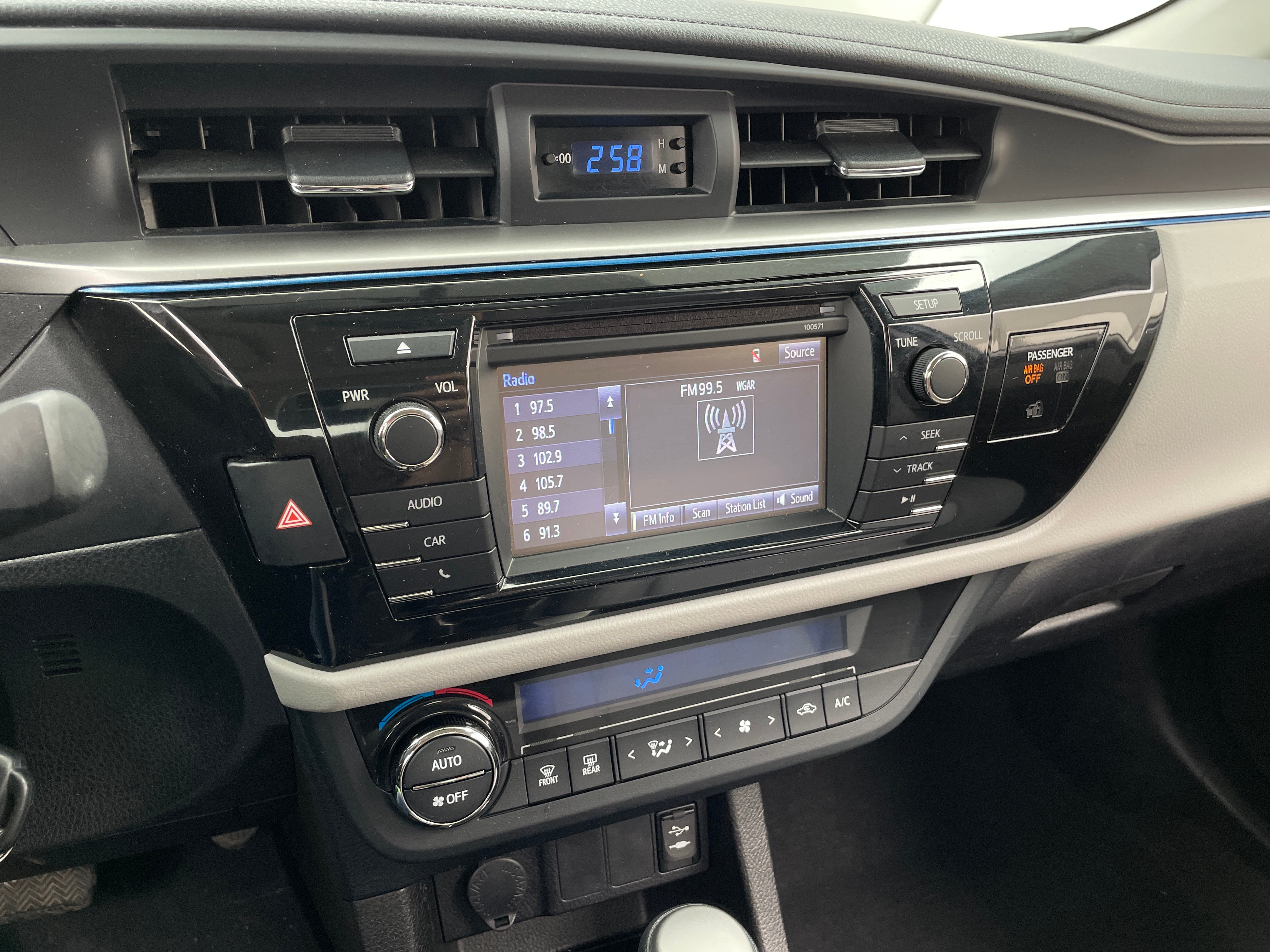 2016 Toyota Corolla LE 4