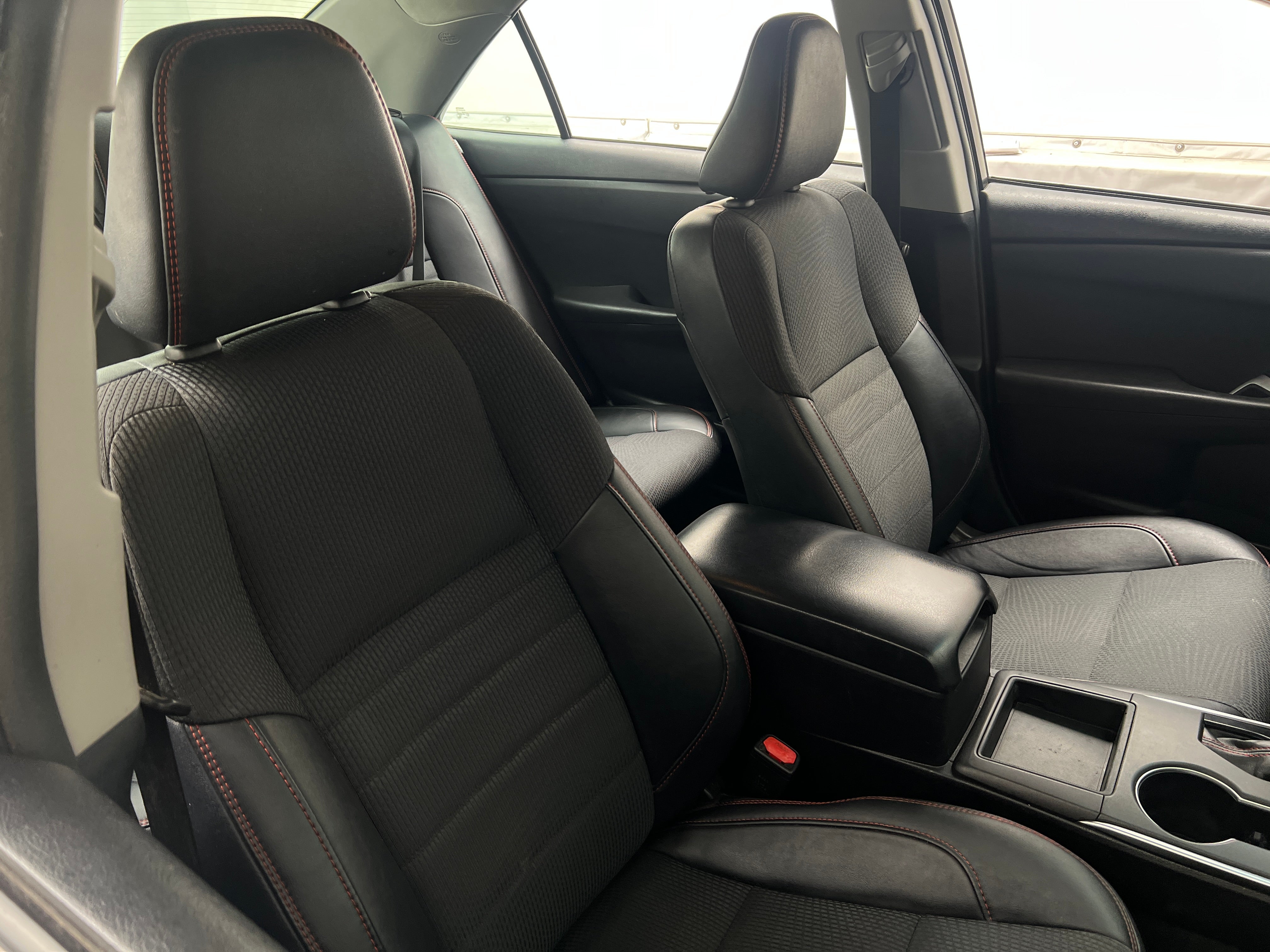 2017 Toyota Camry SE 2