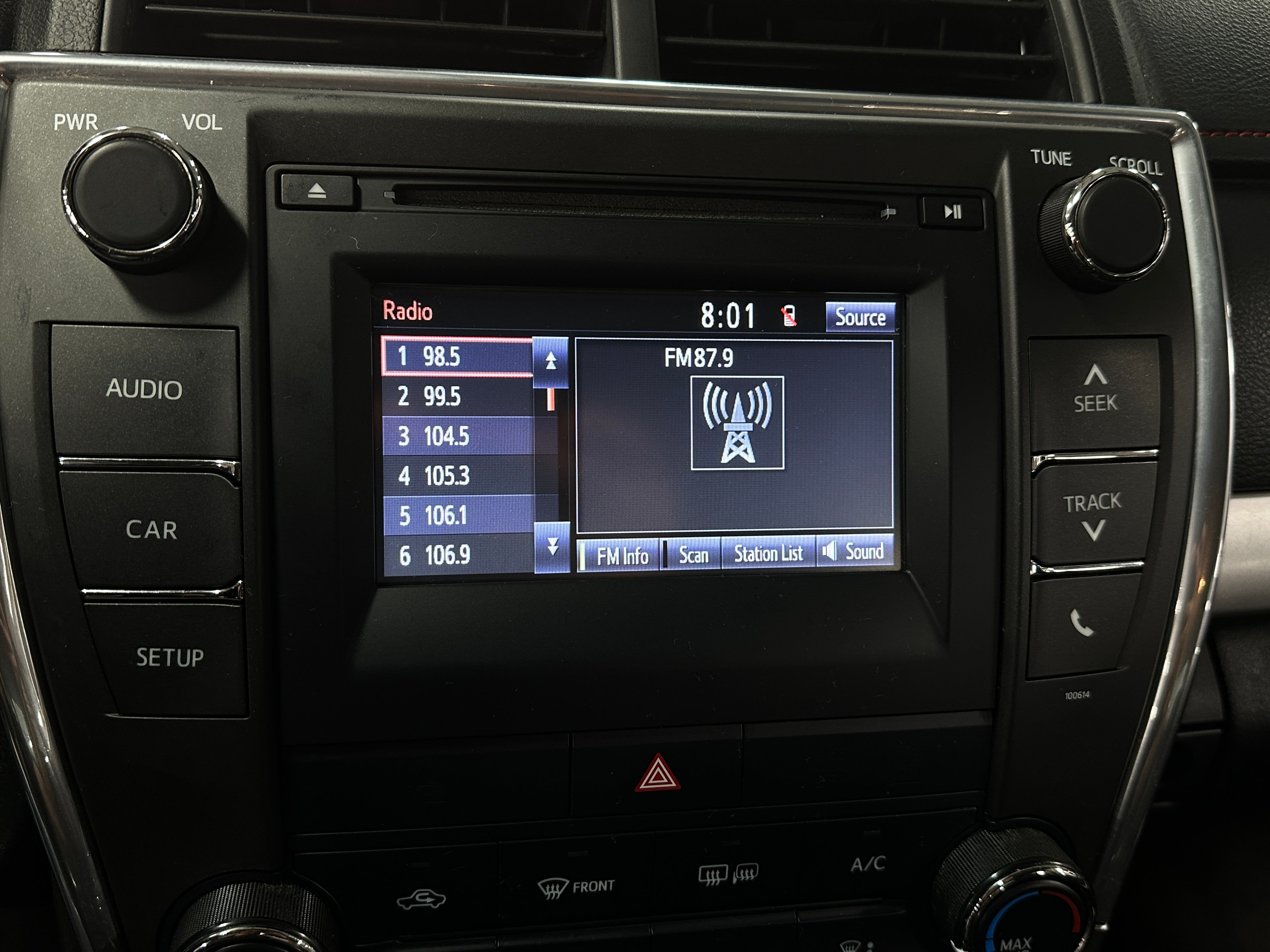 2017 Toyota Camry SE 4