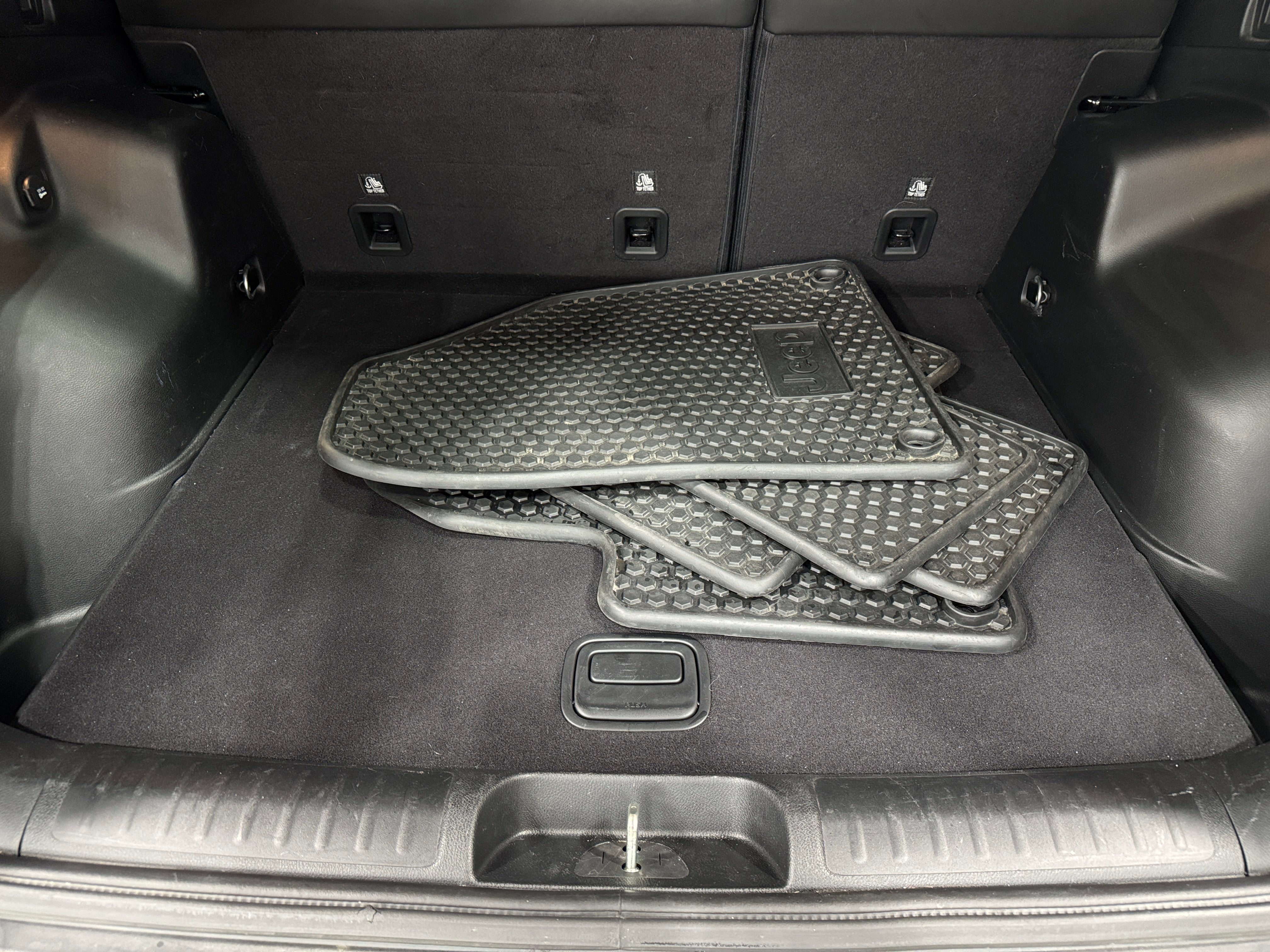 2019 Jeep Cherokee Altitude 6