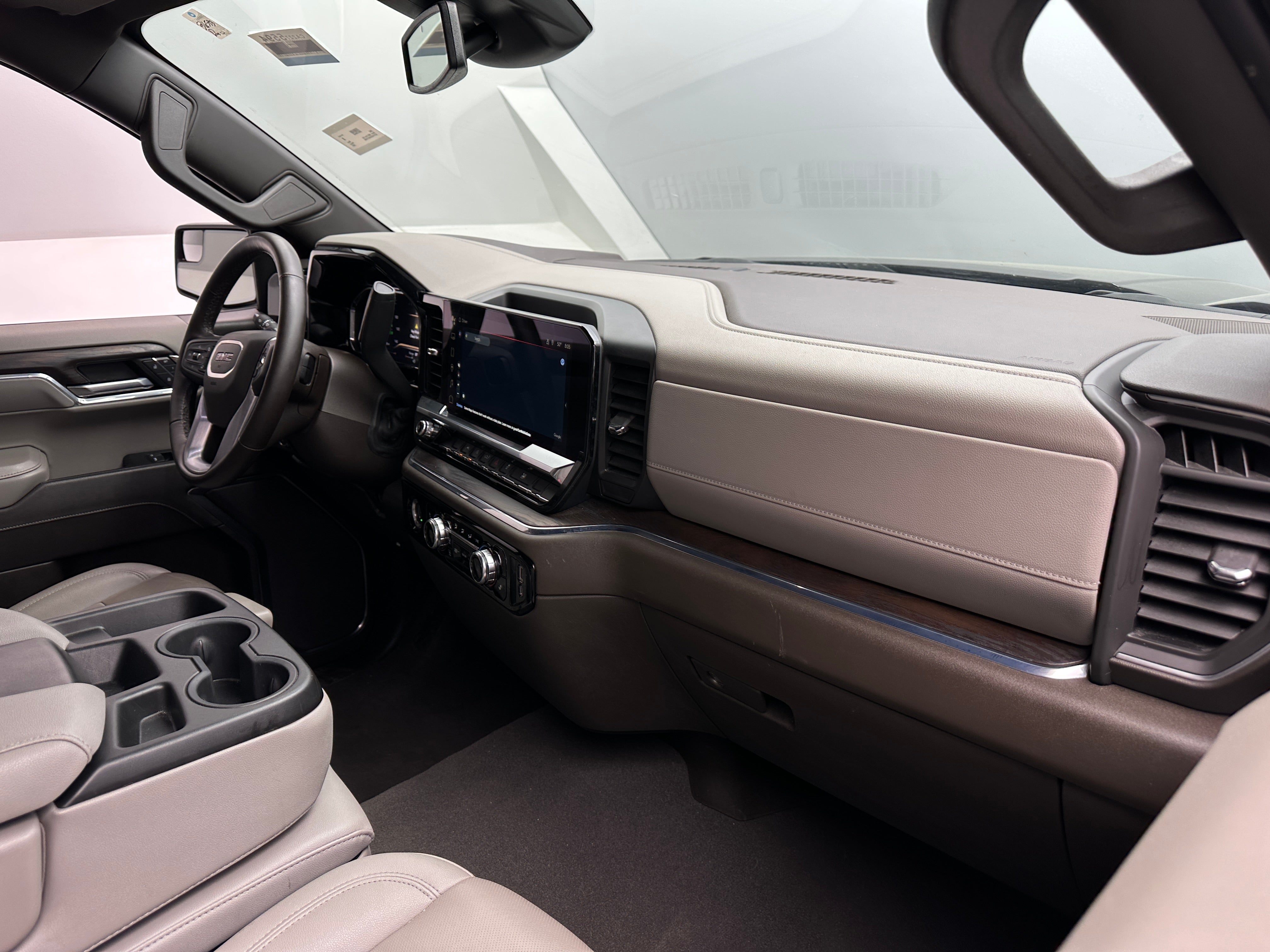2024 GMC Sierra 1500 SLT 2