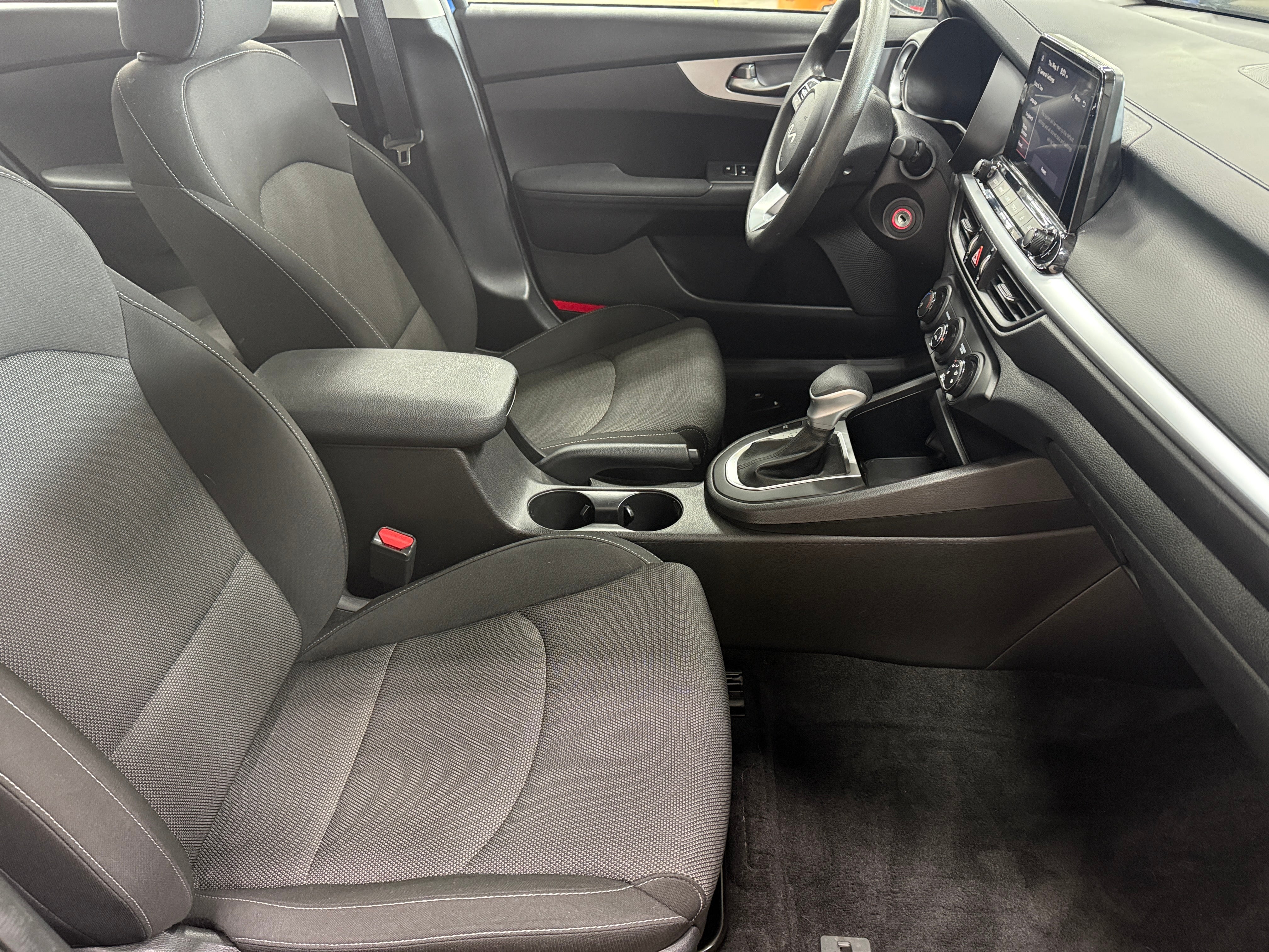2022 Kia Forte LXS 2