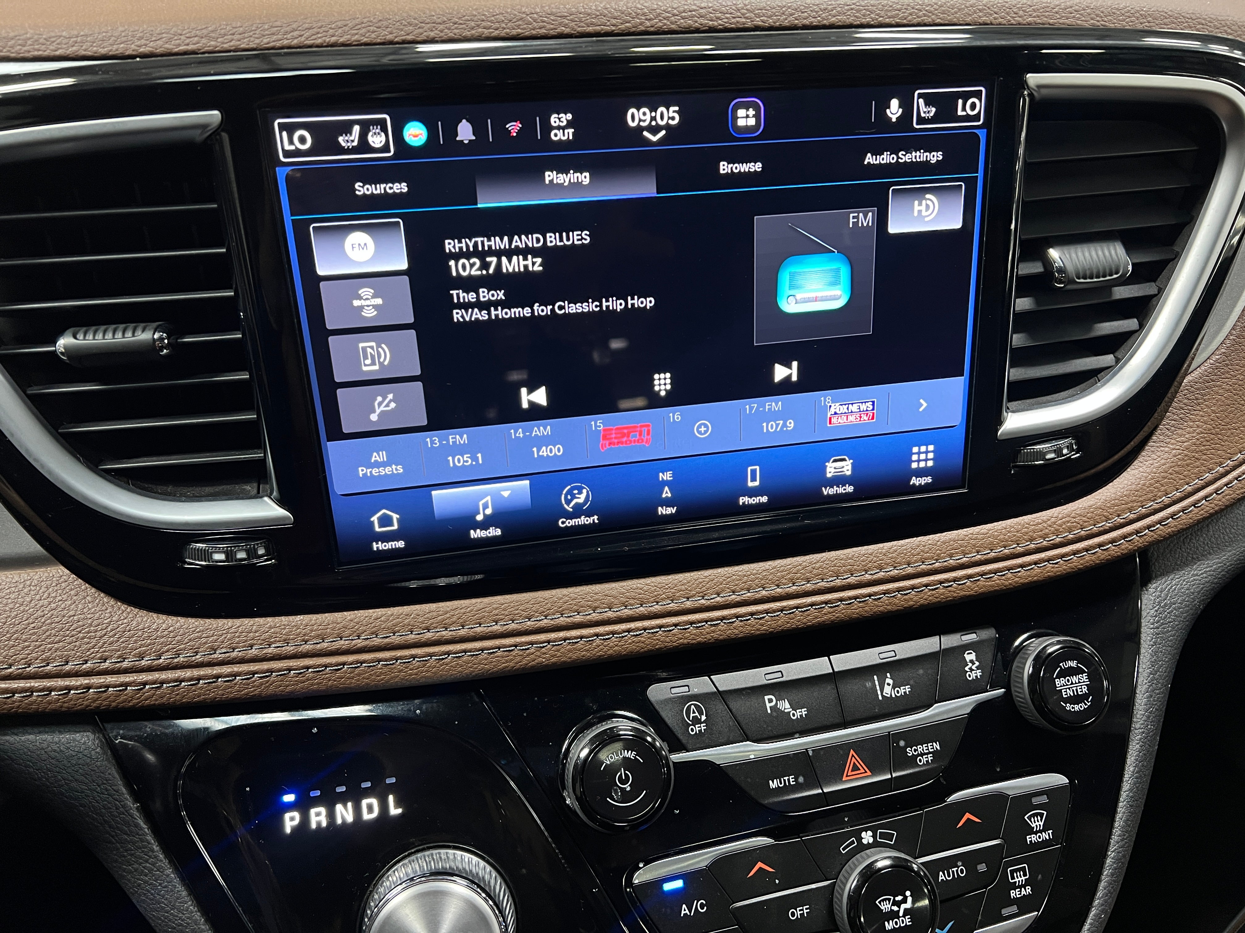 2021 Chrysler Pacifica Limited 3