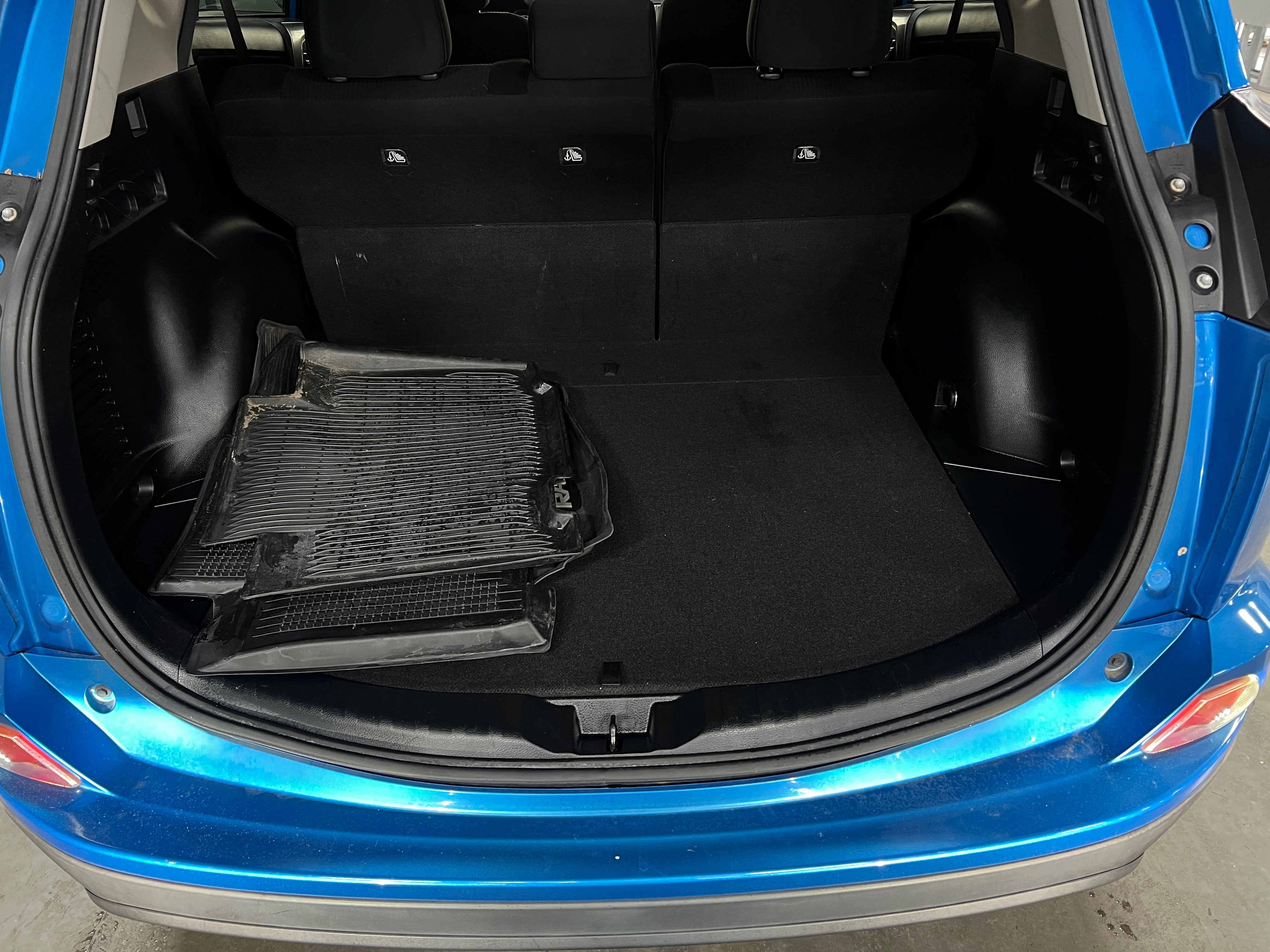 2018 Toyota RAV4 LE 7