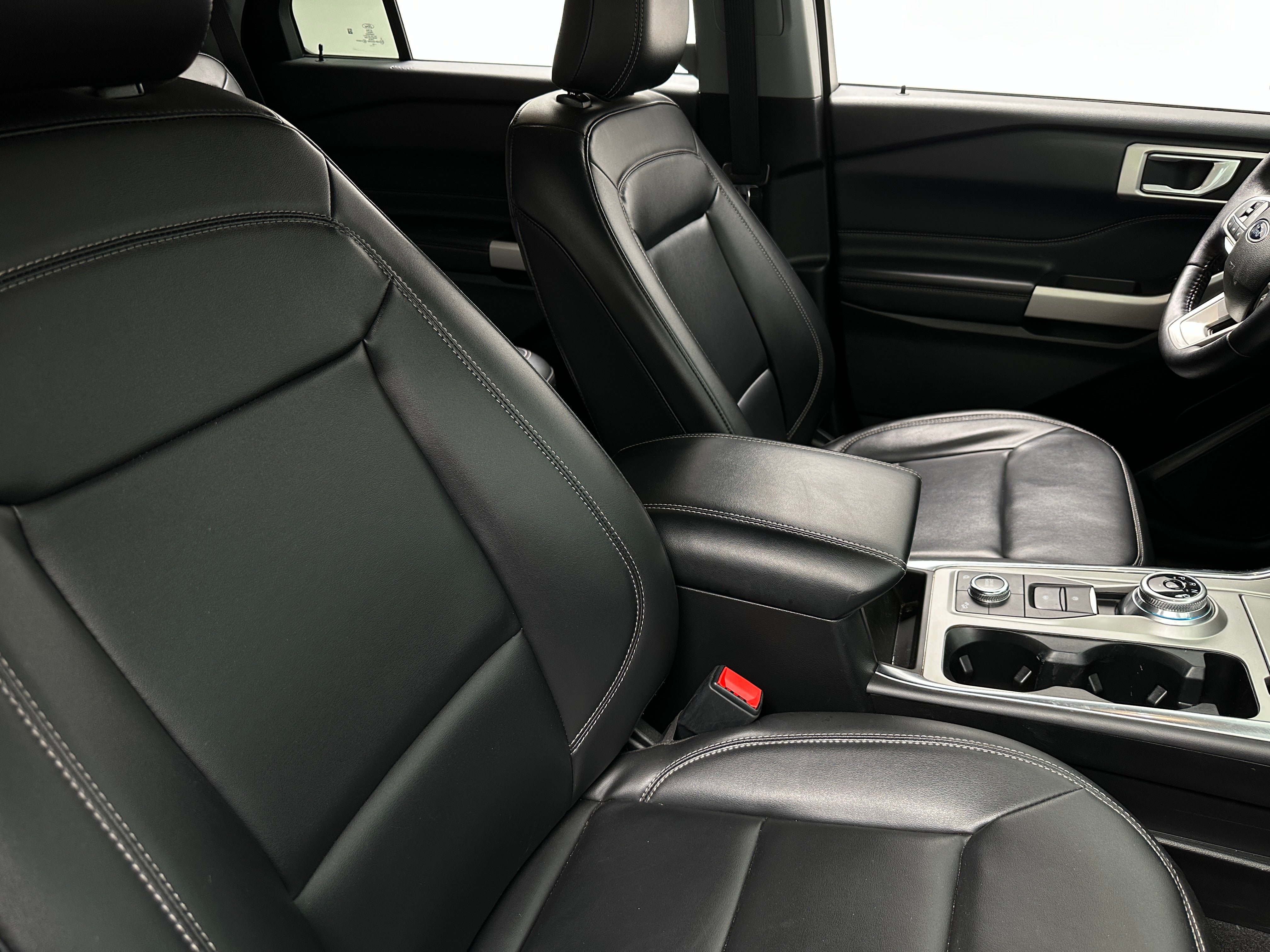 2023 Ford Explorer XLT 2