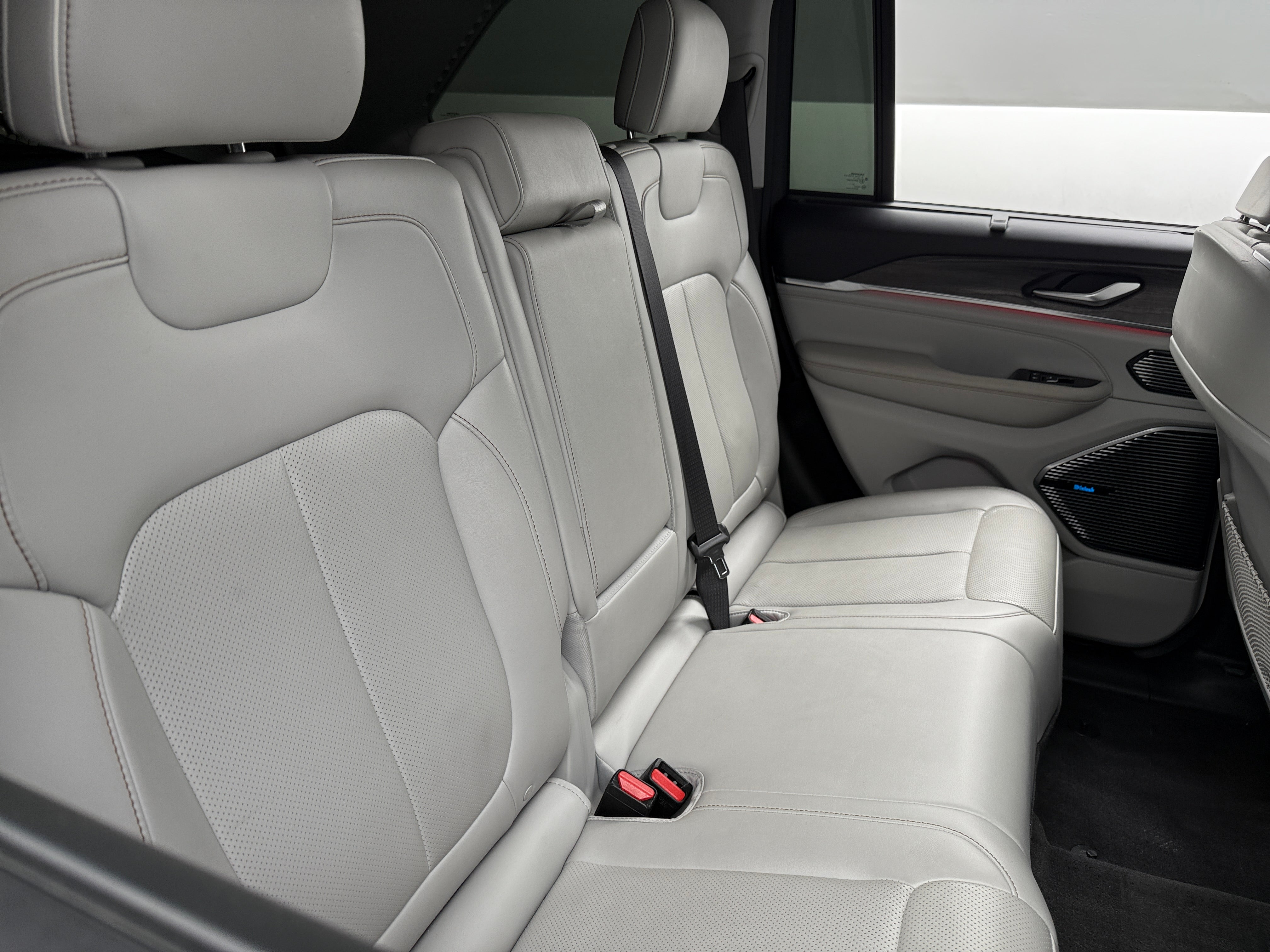 2022 Jeep Grand Cherokee Overland 5
