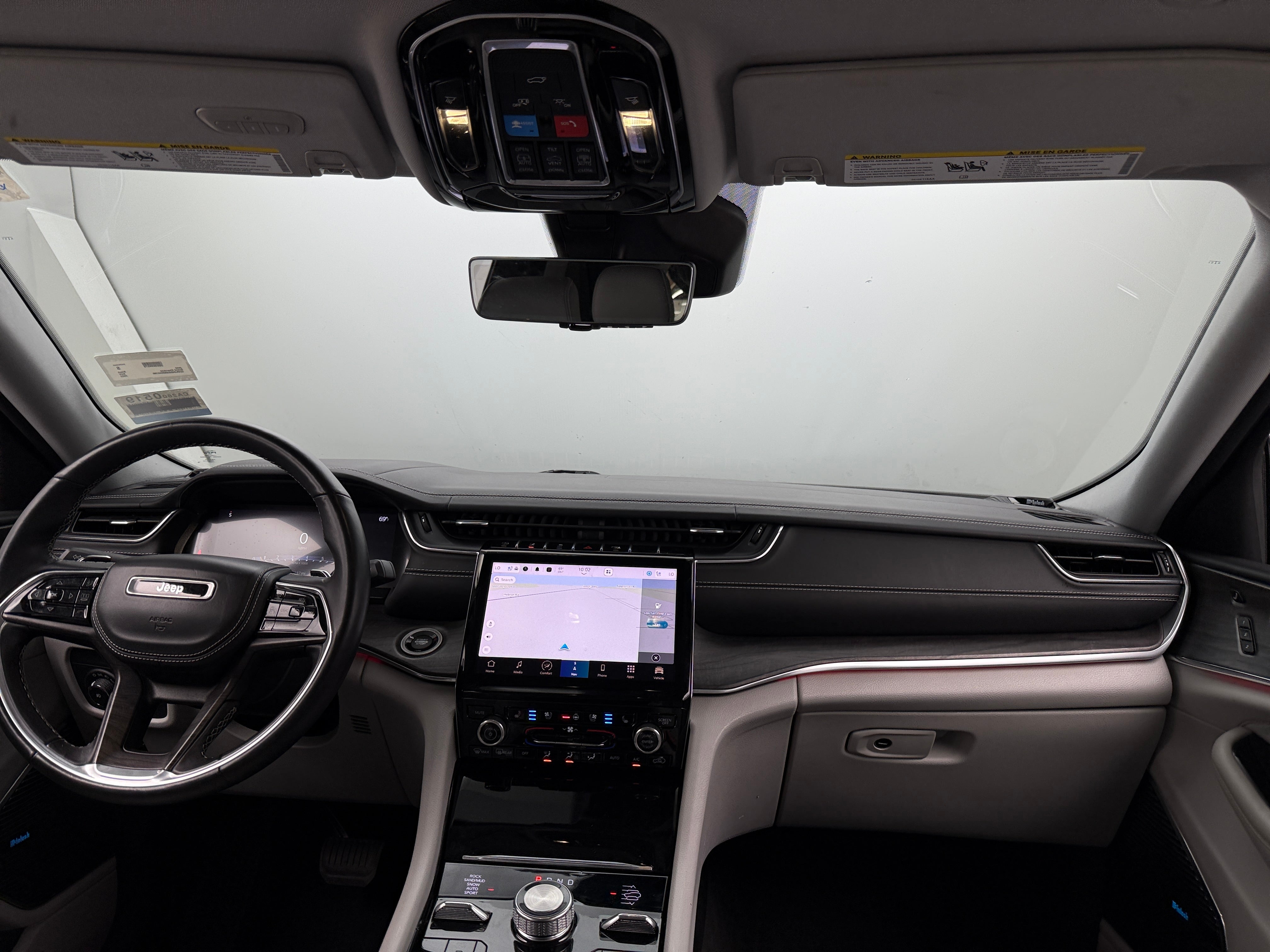 2022 Jeep Grand Cherokee Overland 2
