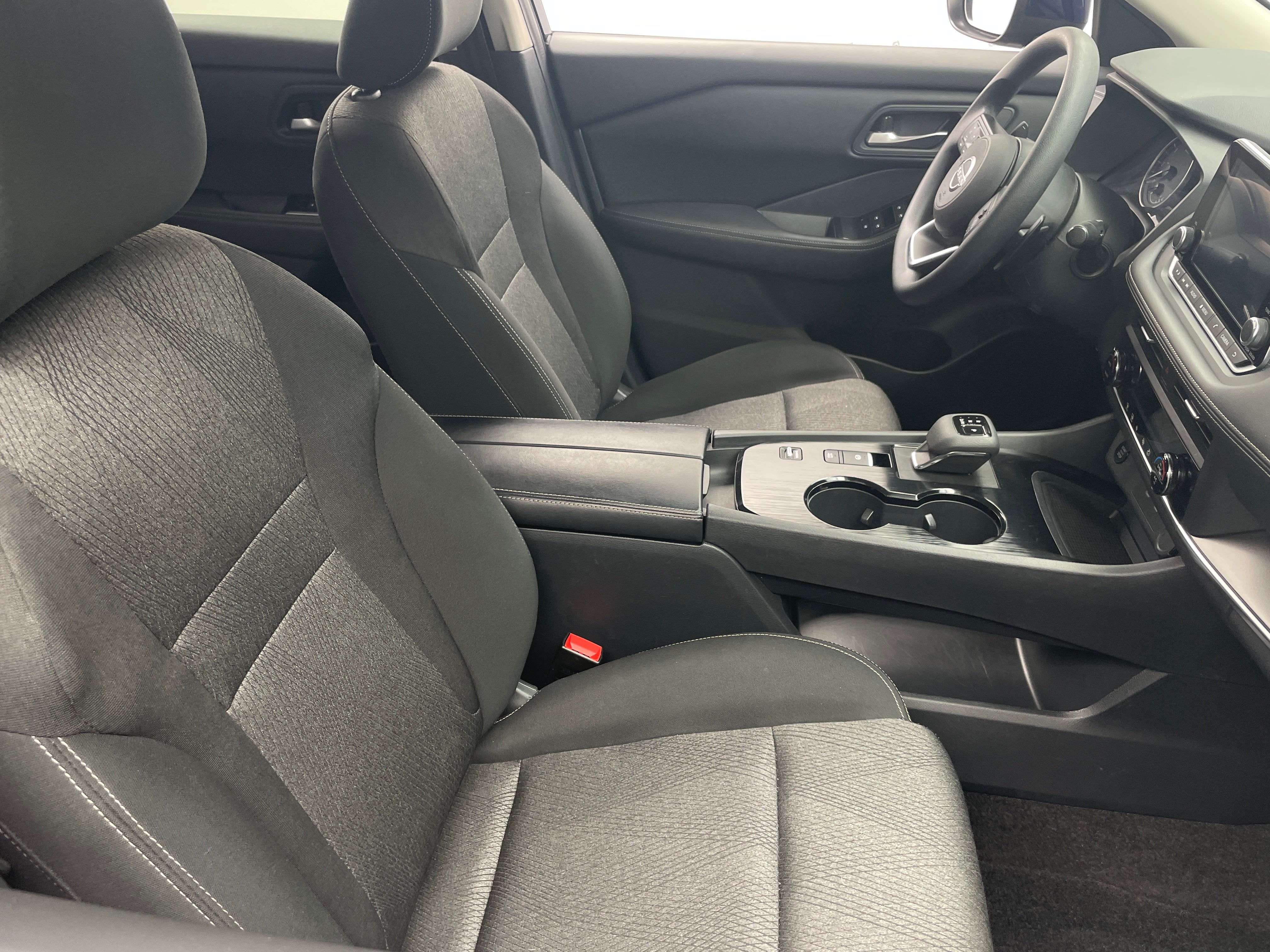 2024 Nissan Rogue SV 2