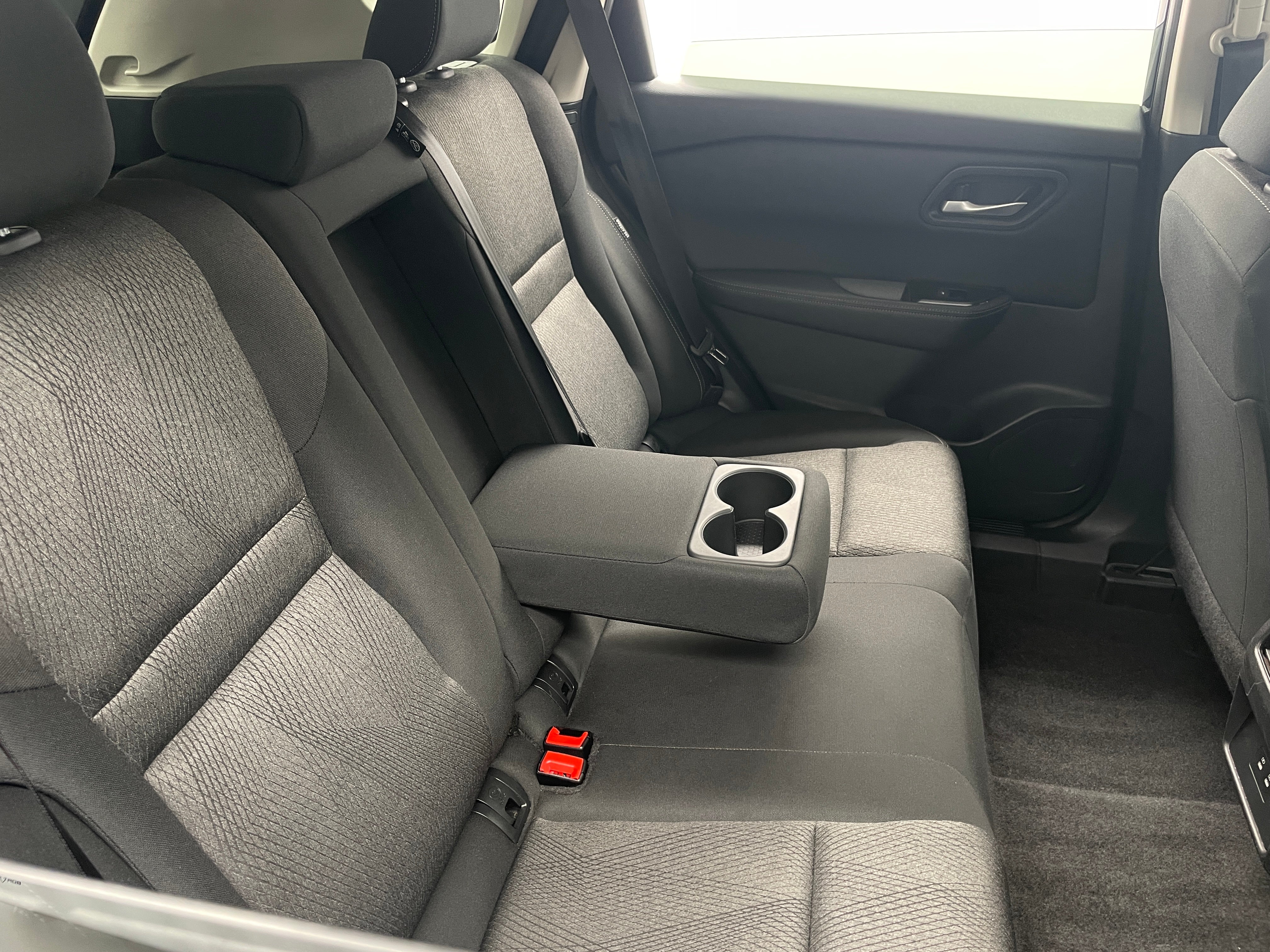 2024 Nissan Rogue SV 6