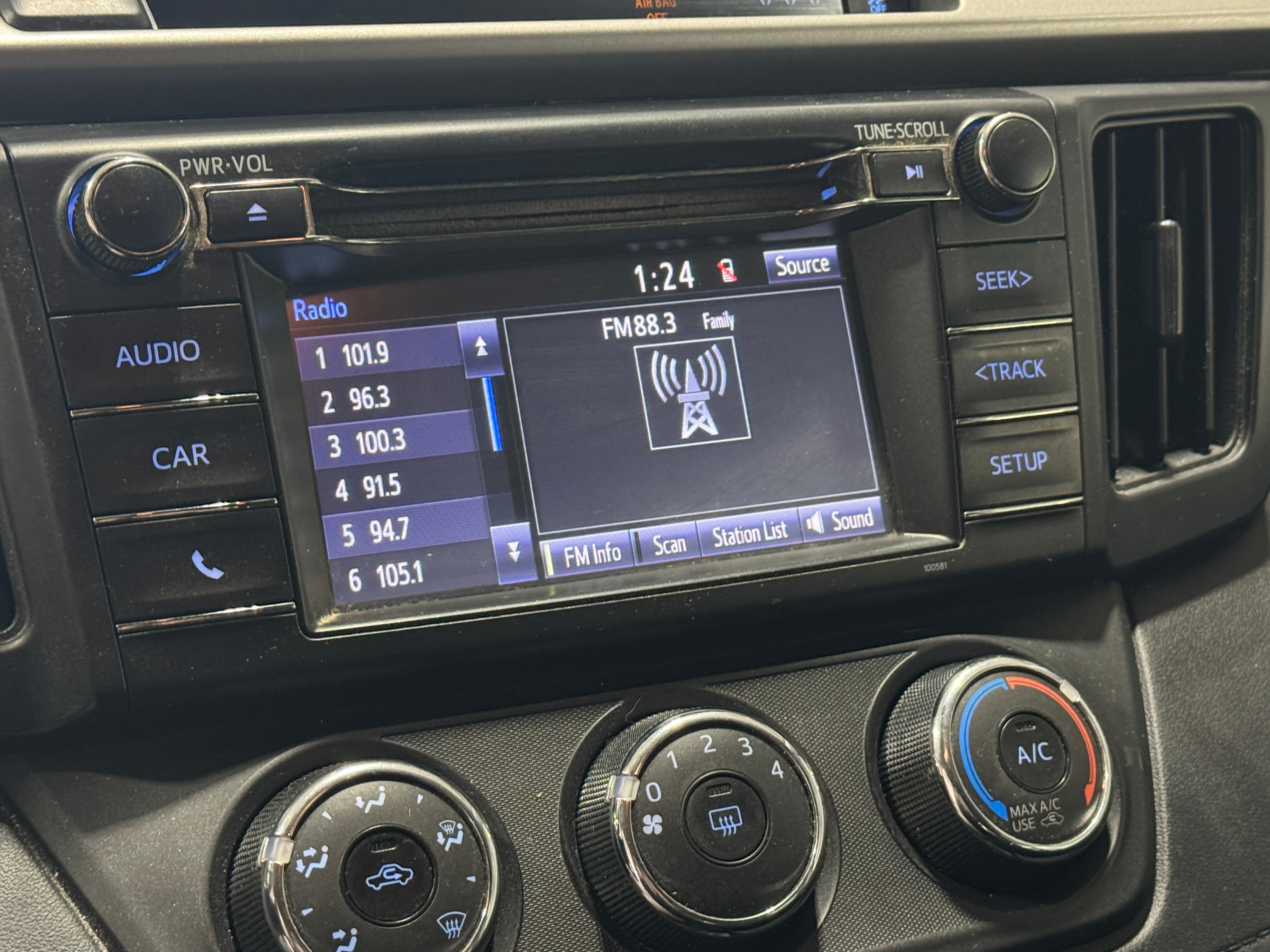2018 Toyota RAV4 LE 4