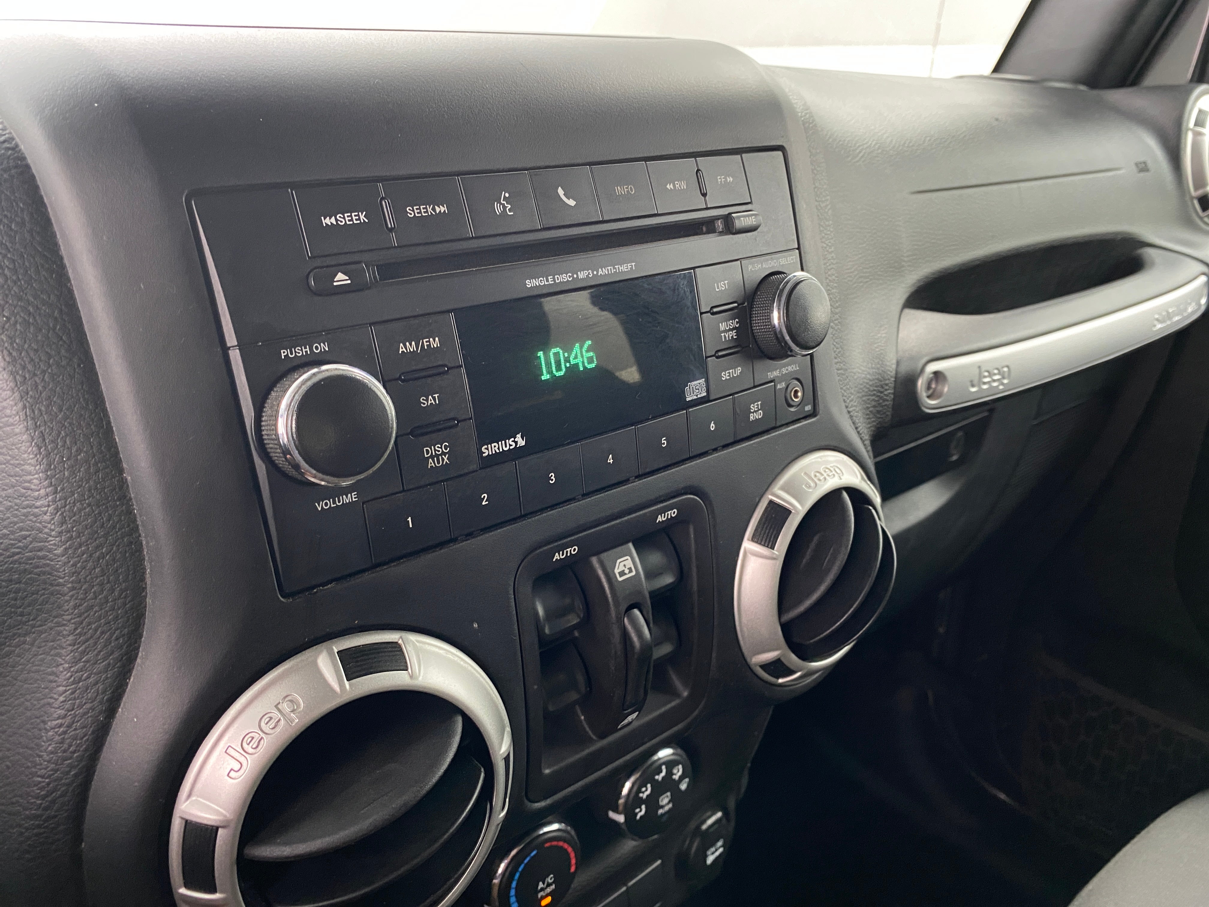 2017 Jeep Wrangler Unlimited Sahara 4