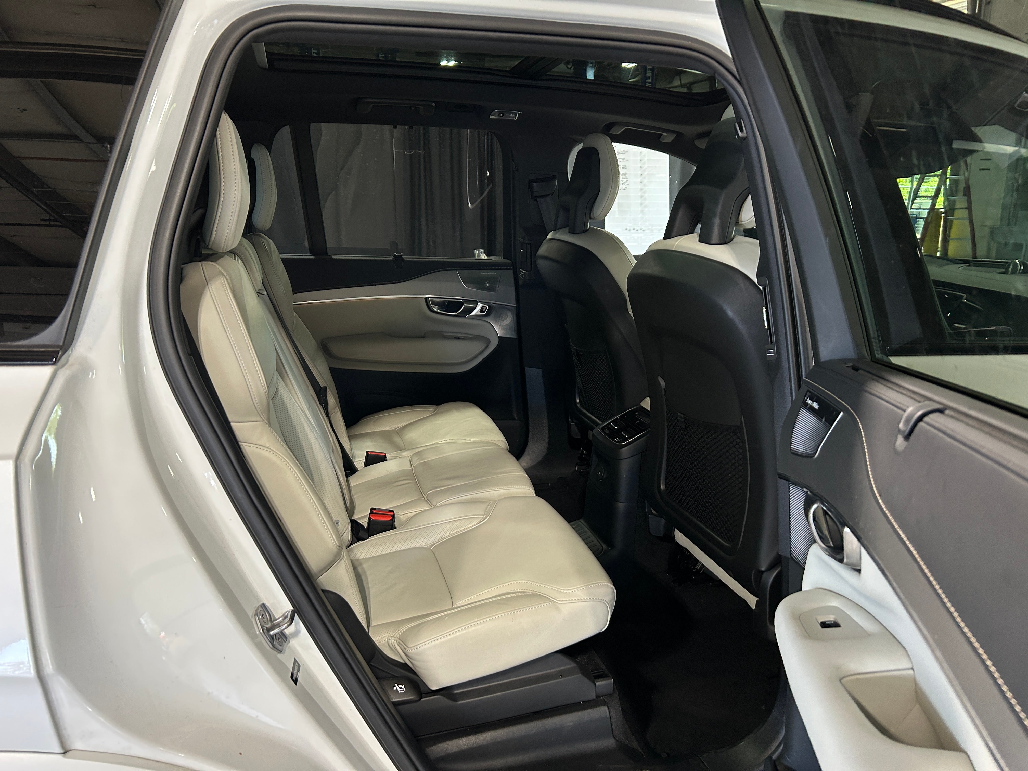 2022 Volvo XC90 T8 R-Design 5