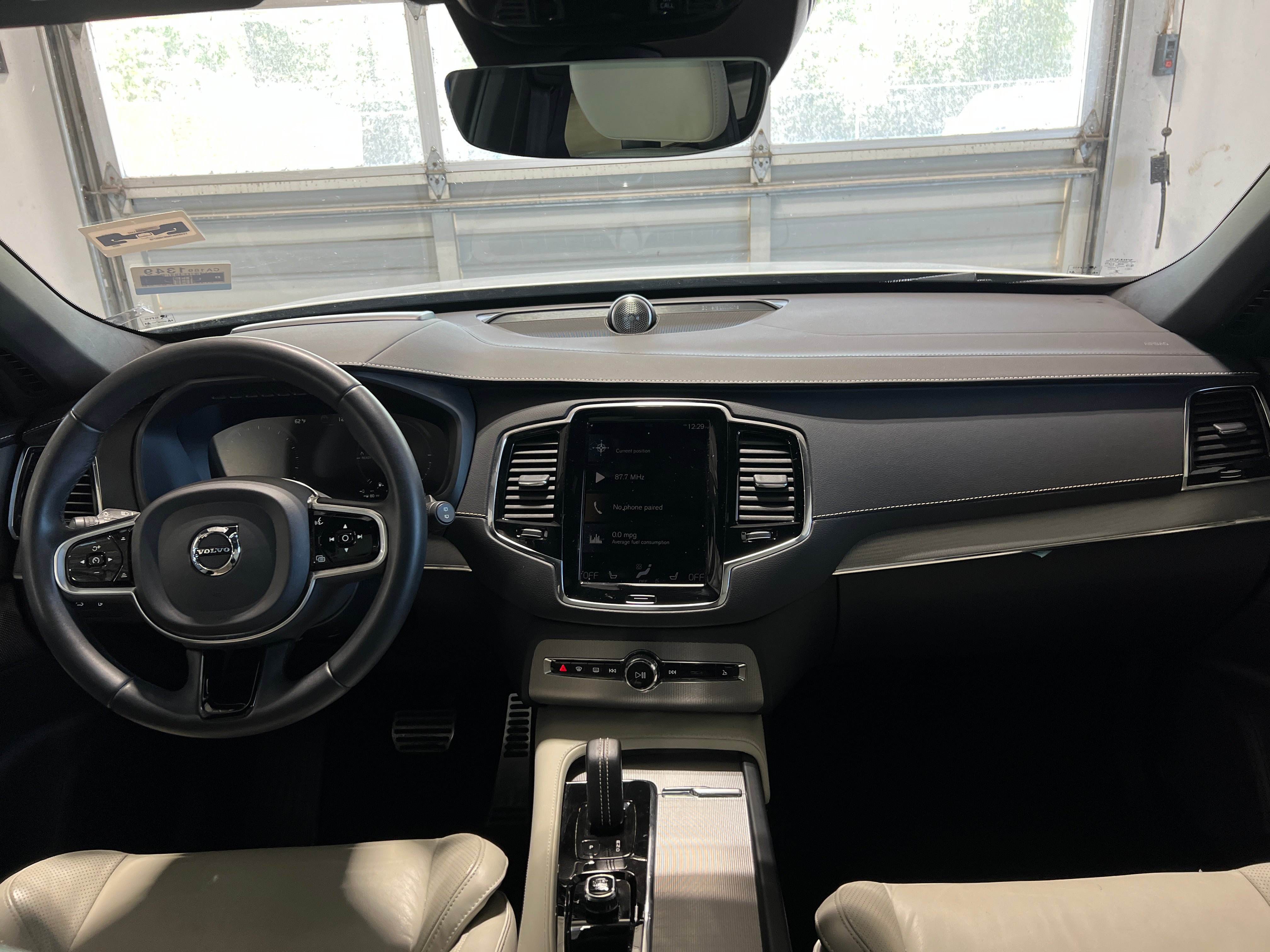 2022 Volvo XC90 T8 R-Design 2