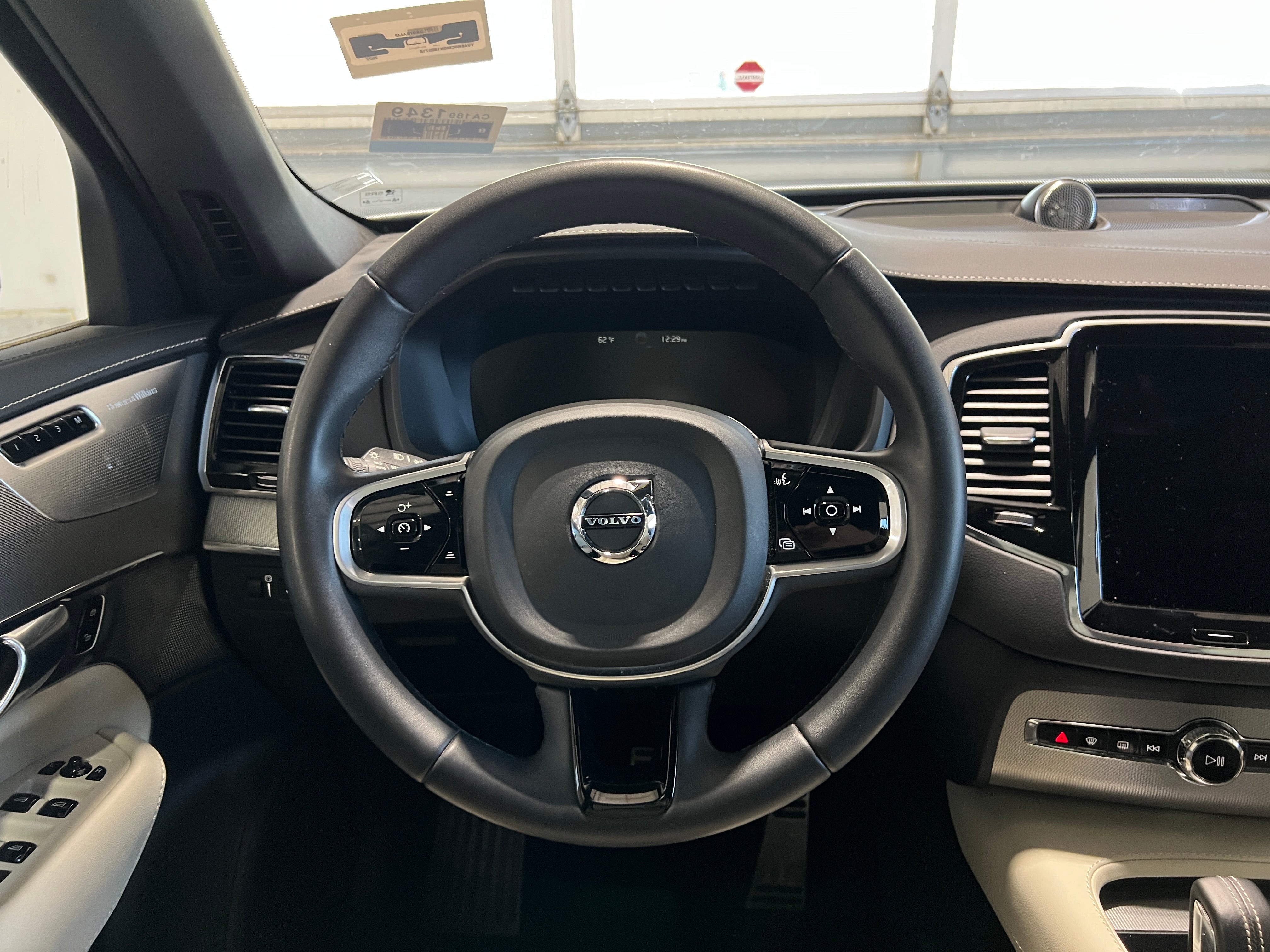 2022 Volvo XC90 T8 R-Design 4