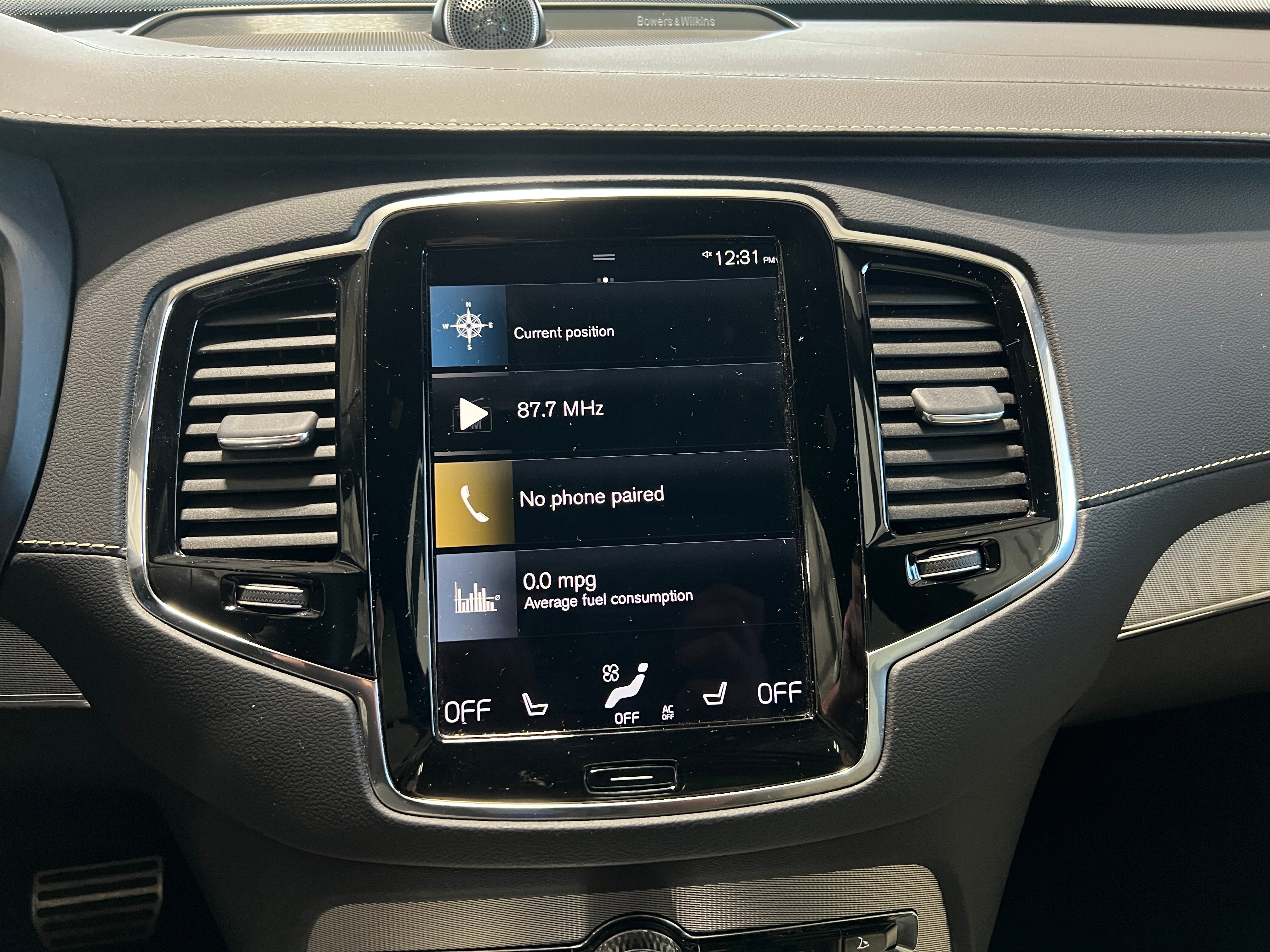2022 Volvo XC90 T8 R-Design 3