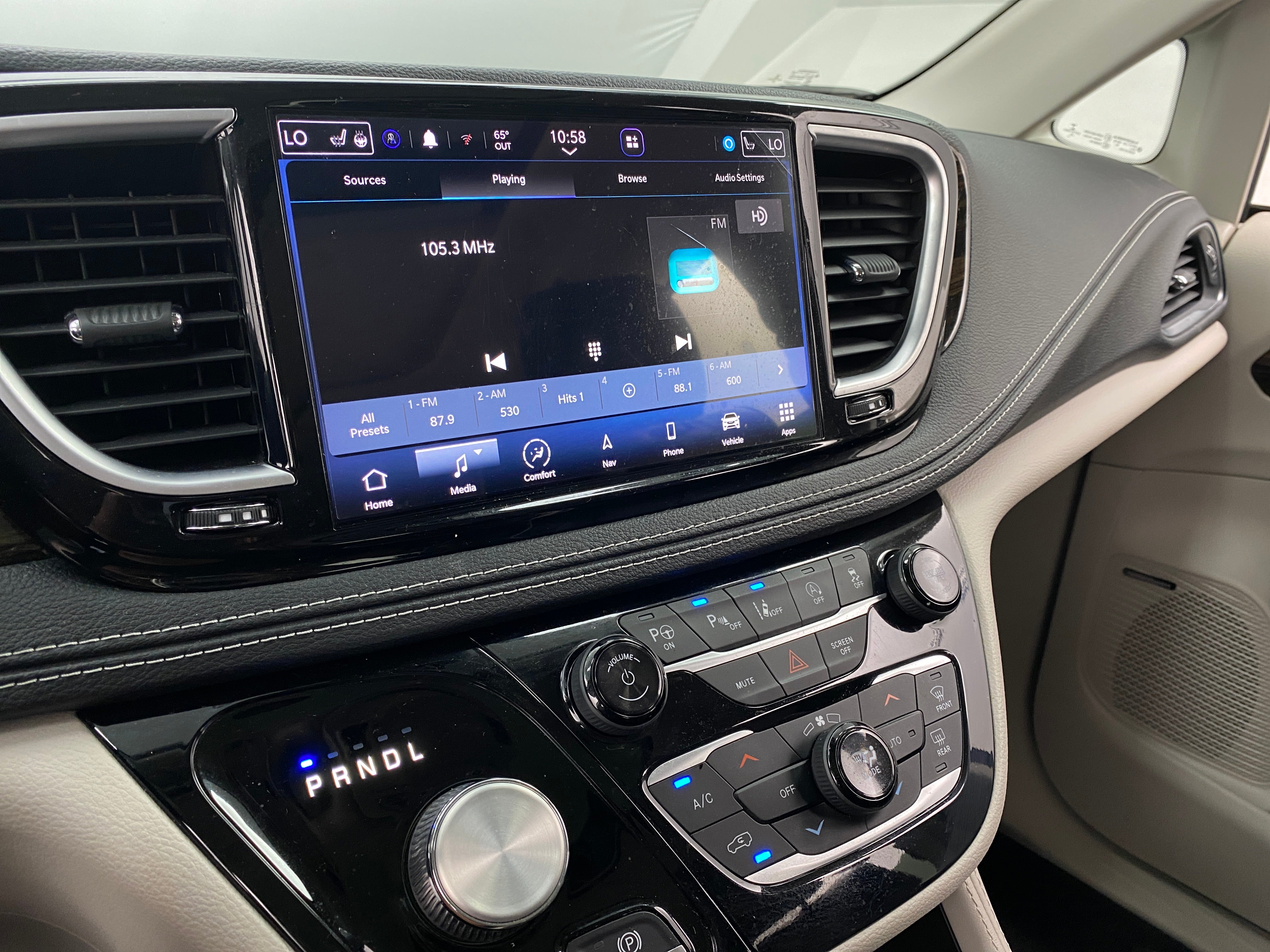 2022 Chrysler Pacifica Limited 3