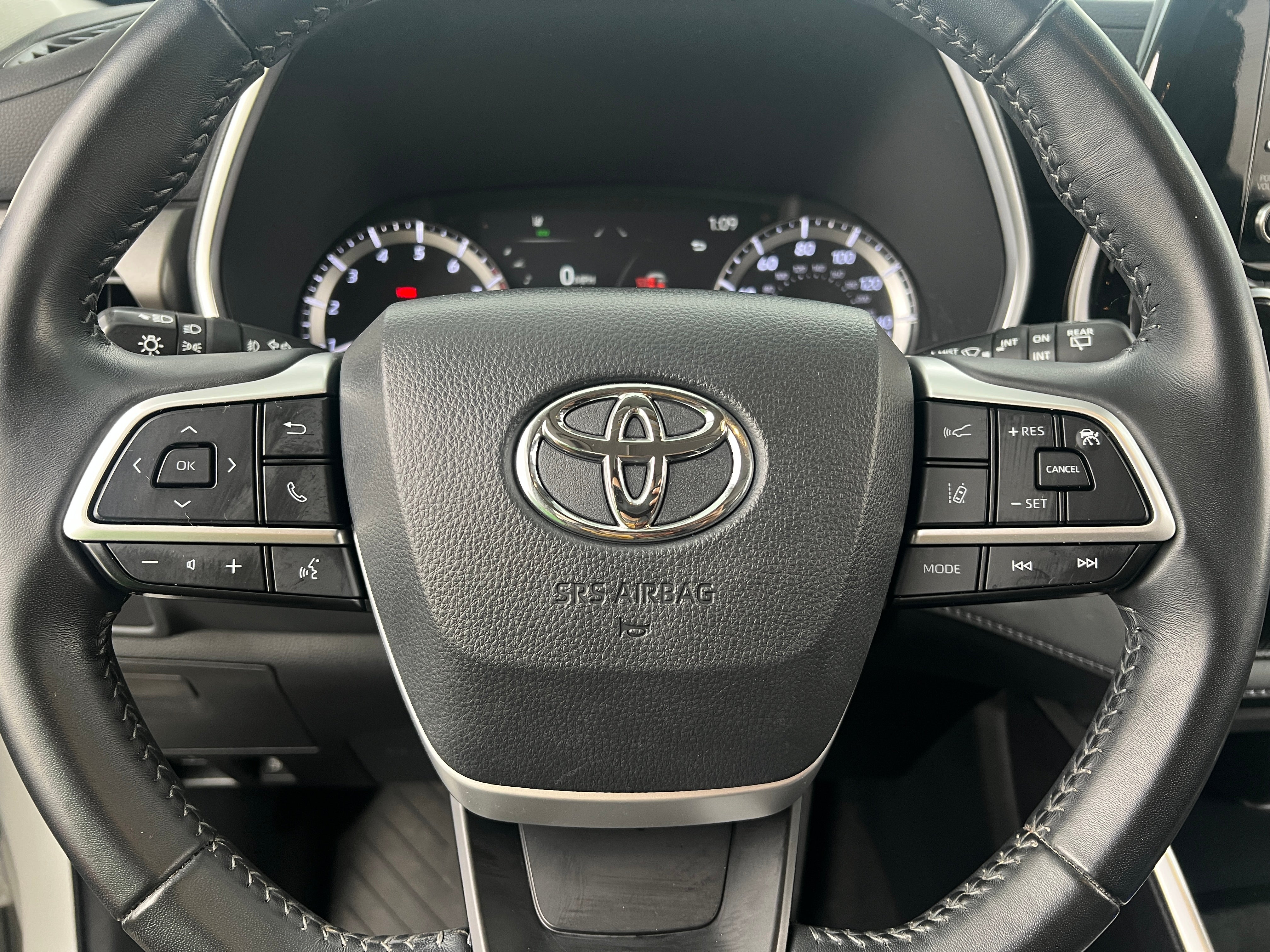 2022 Toyota Highlander XLE 4
