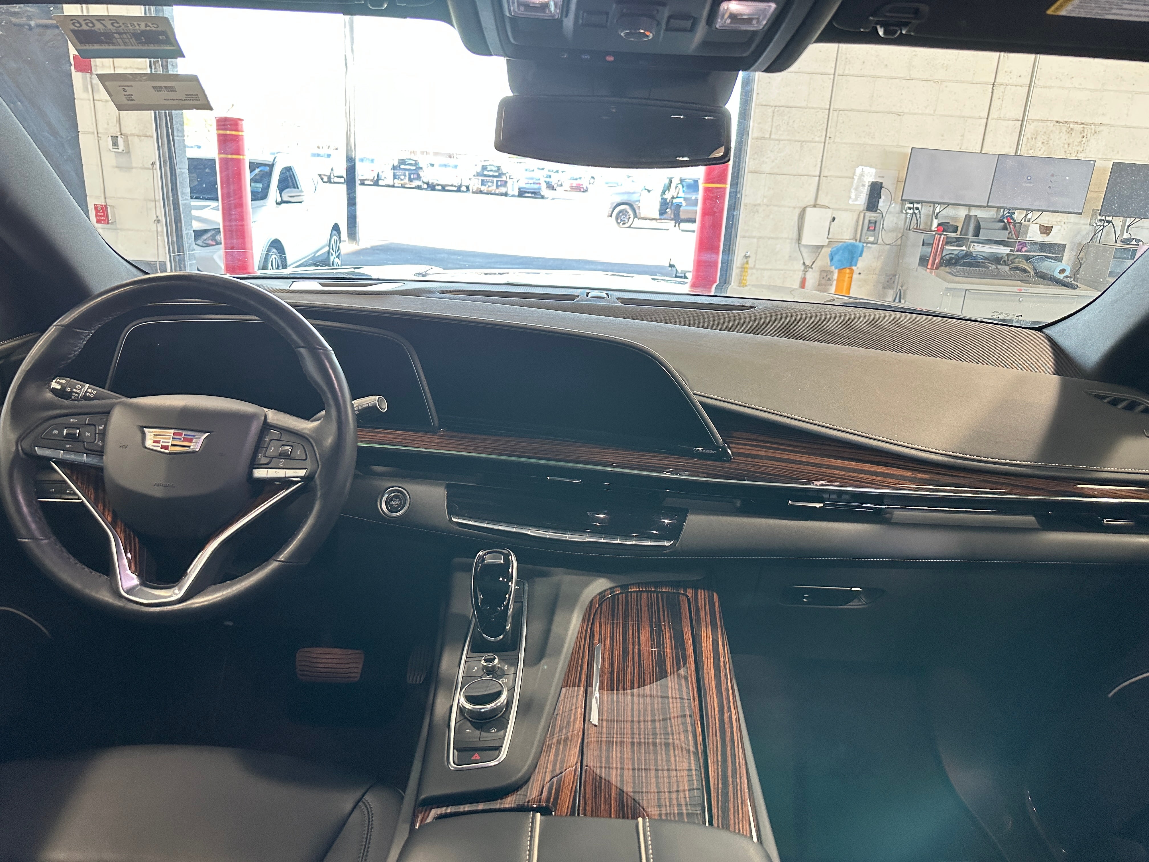 2022 Cadillac Escalade Luxury 2