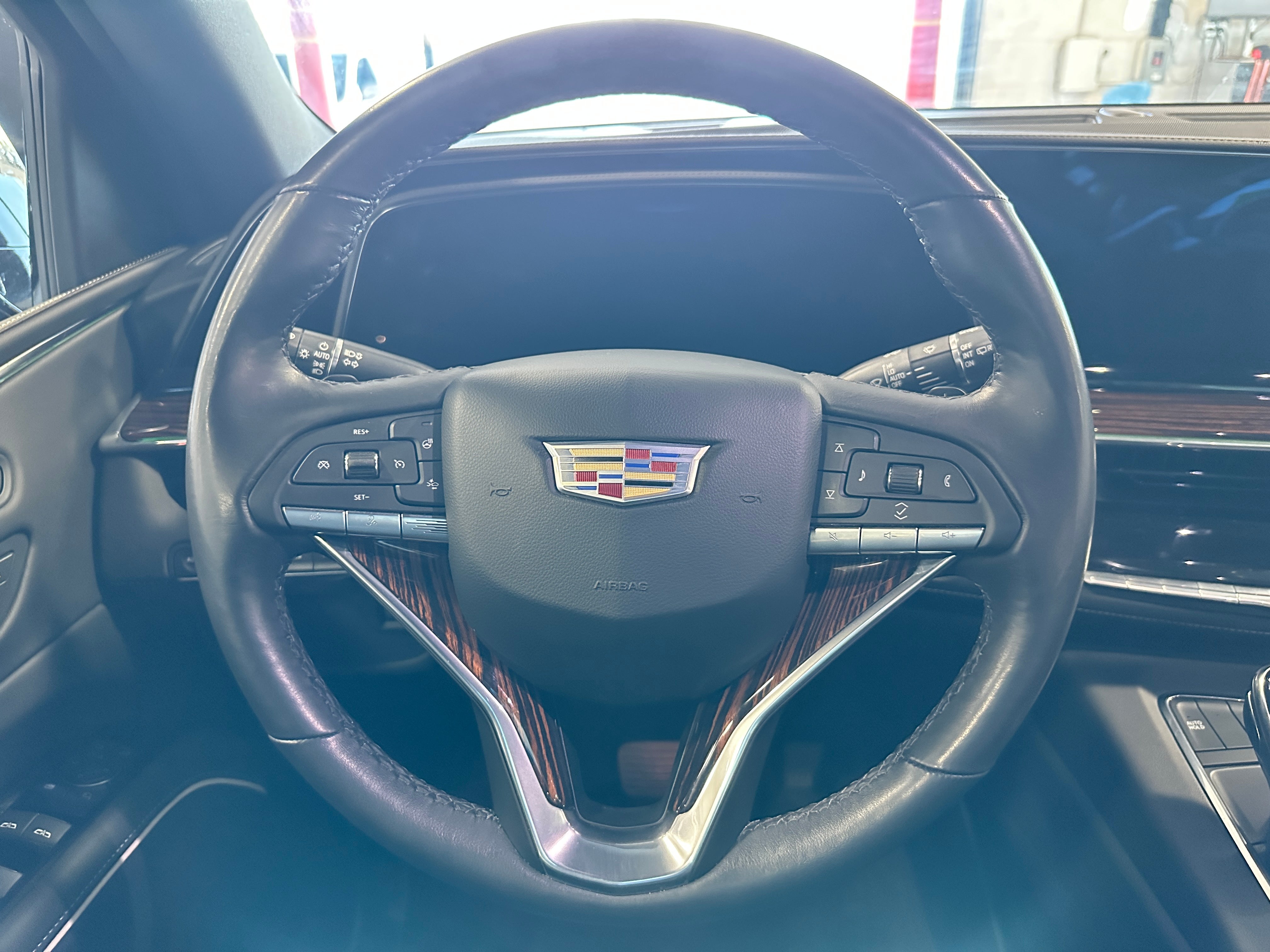 2022 Cadillac Escalade Luxury 4