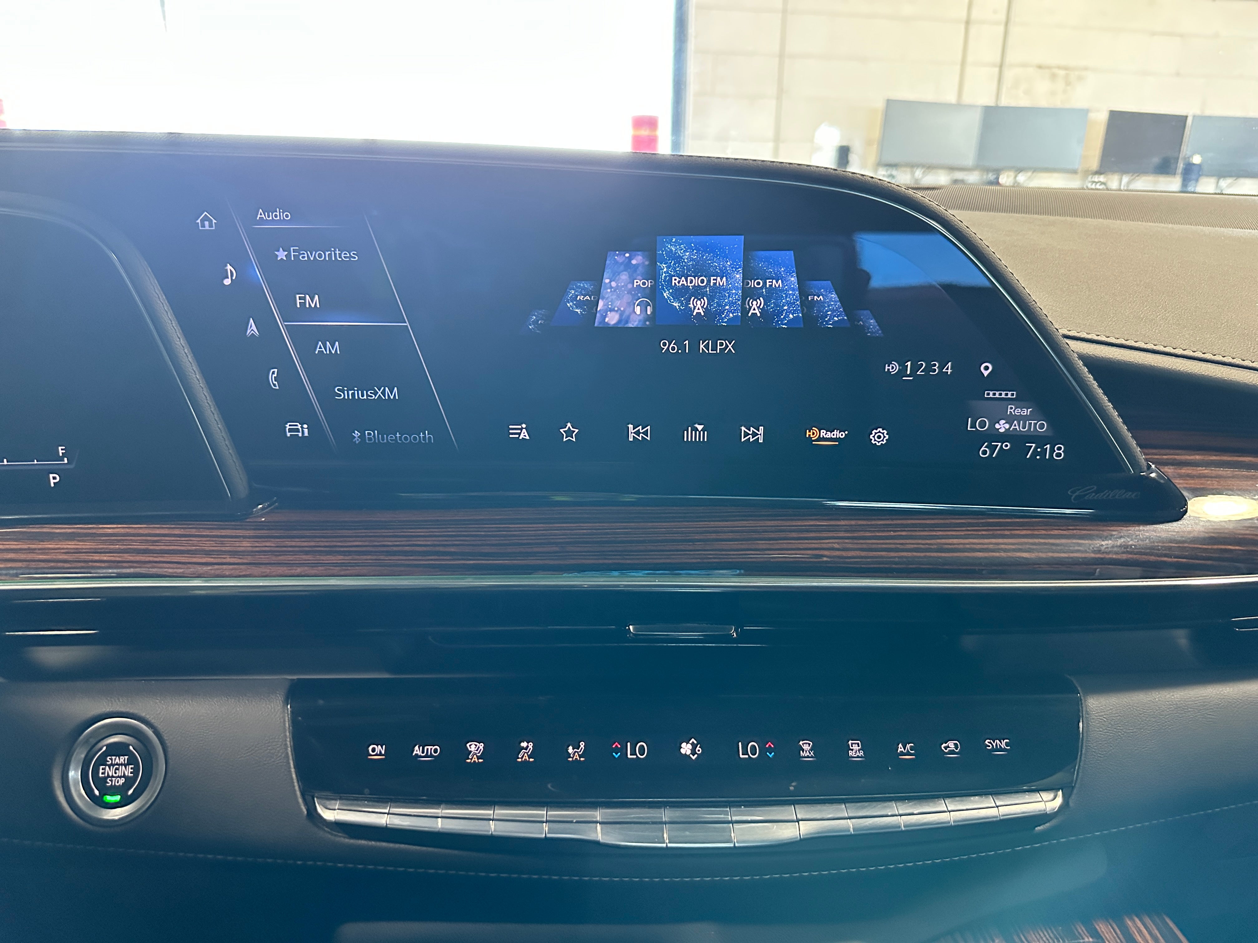 2022 Cadillac Escalade Luxury 3
