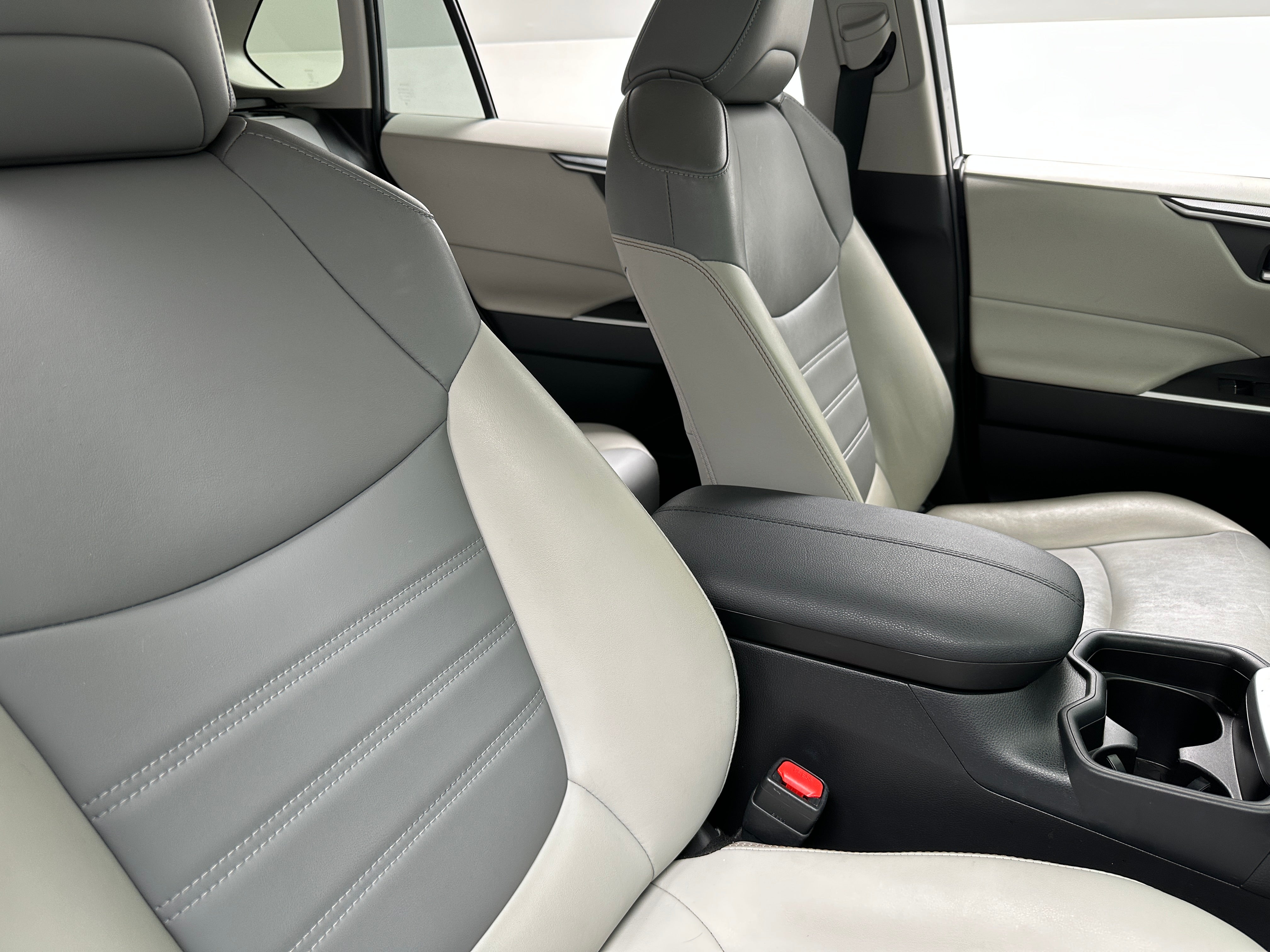 2020 Toyota RAV4 XLE Premium 2