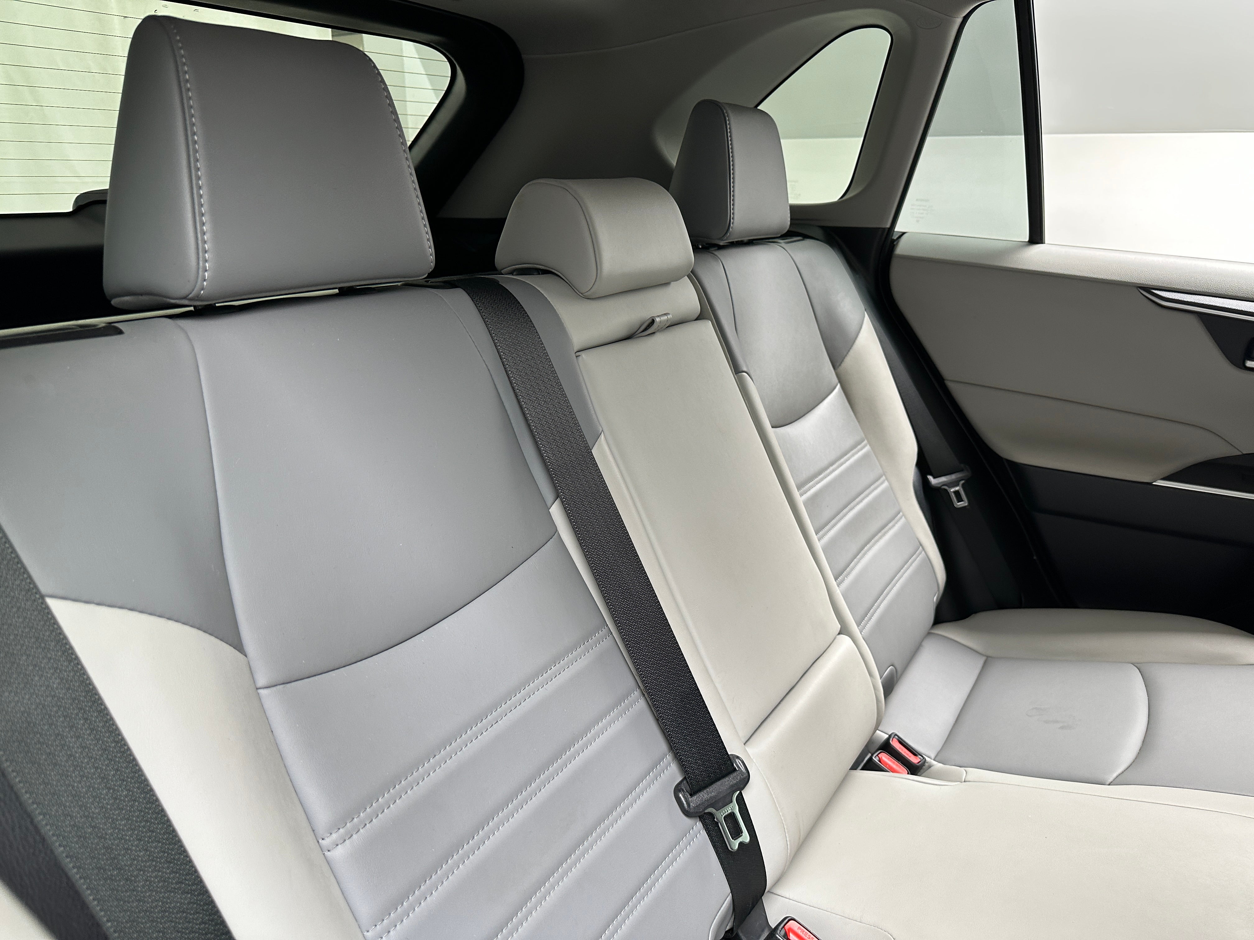 2020 Toyota RAV4 XLE Premium 6