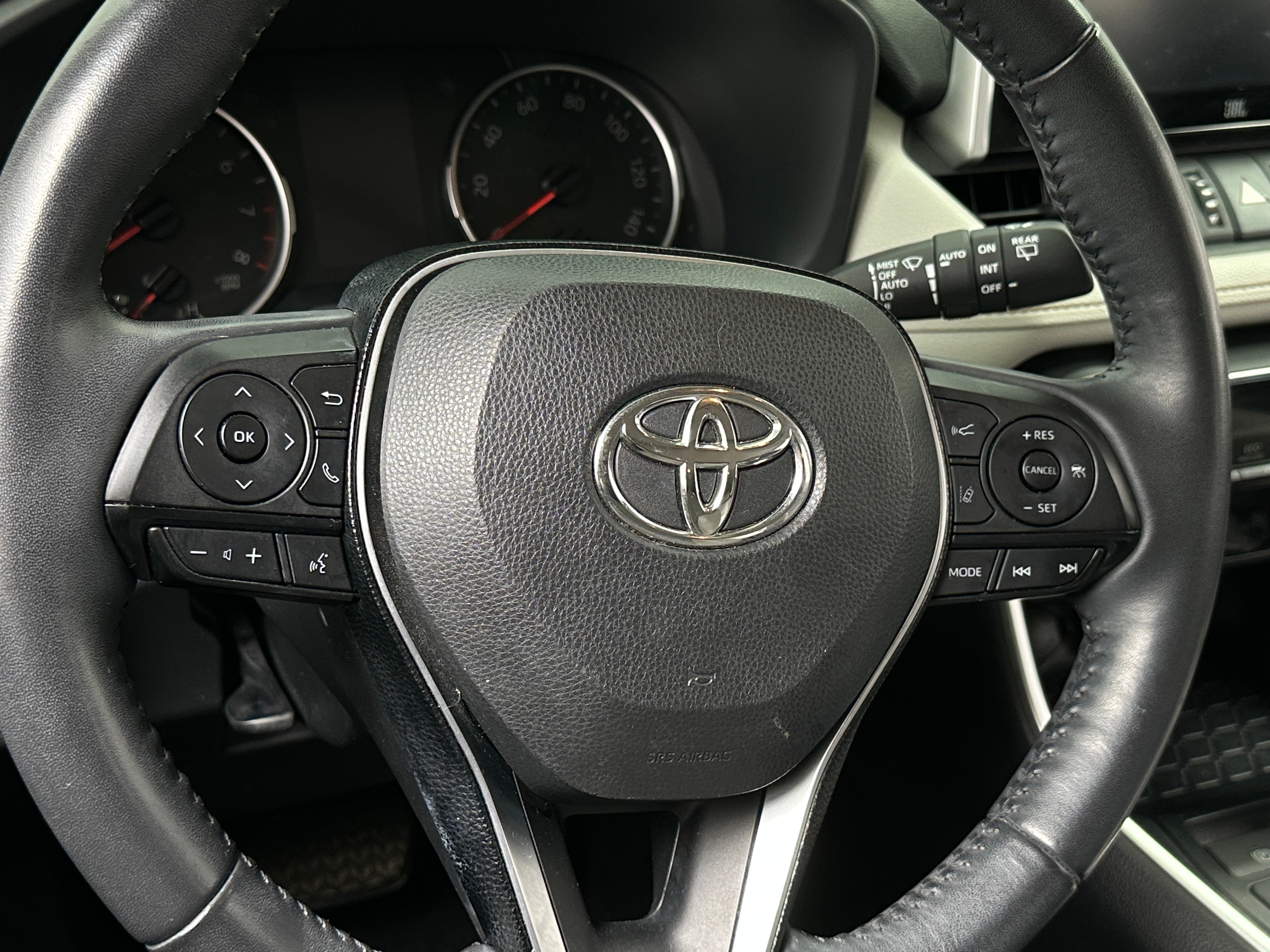 2020 Toyota RAV4 XLE Premium 5