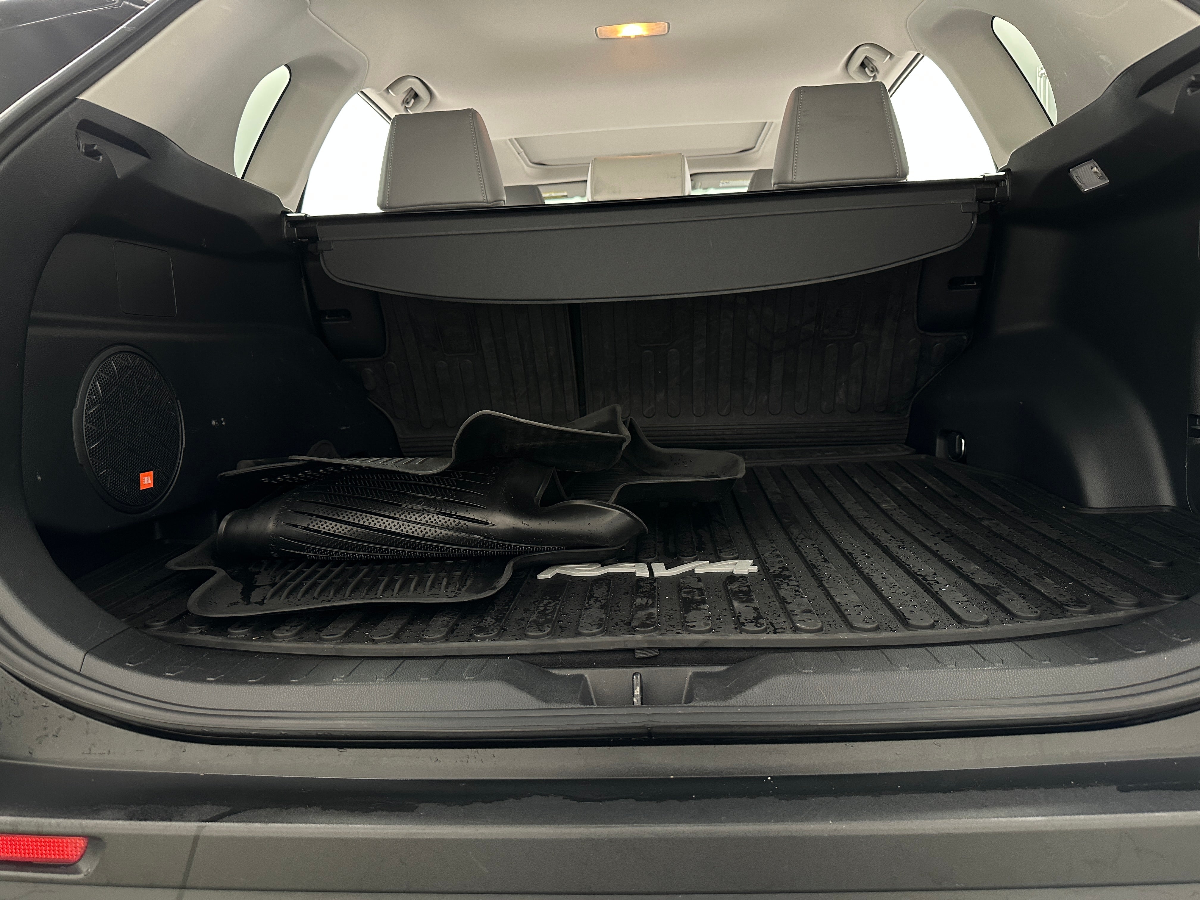 2020 Toyota RAV4 XLE Premium 7