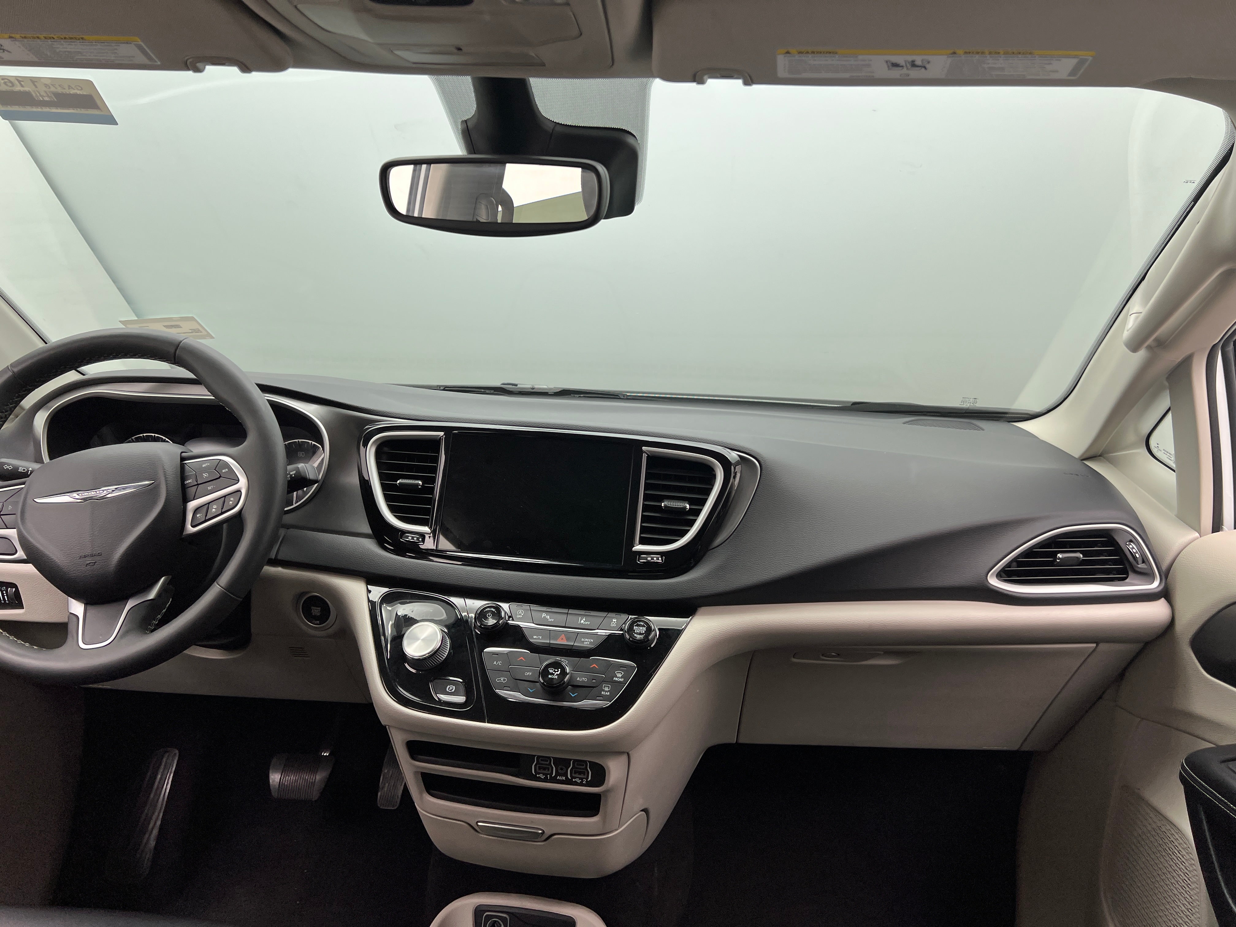 2023 Chrysler Pacifica Touring L 2