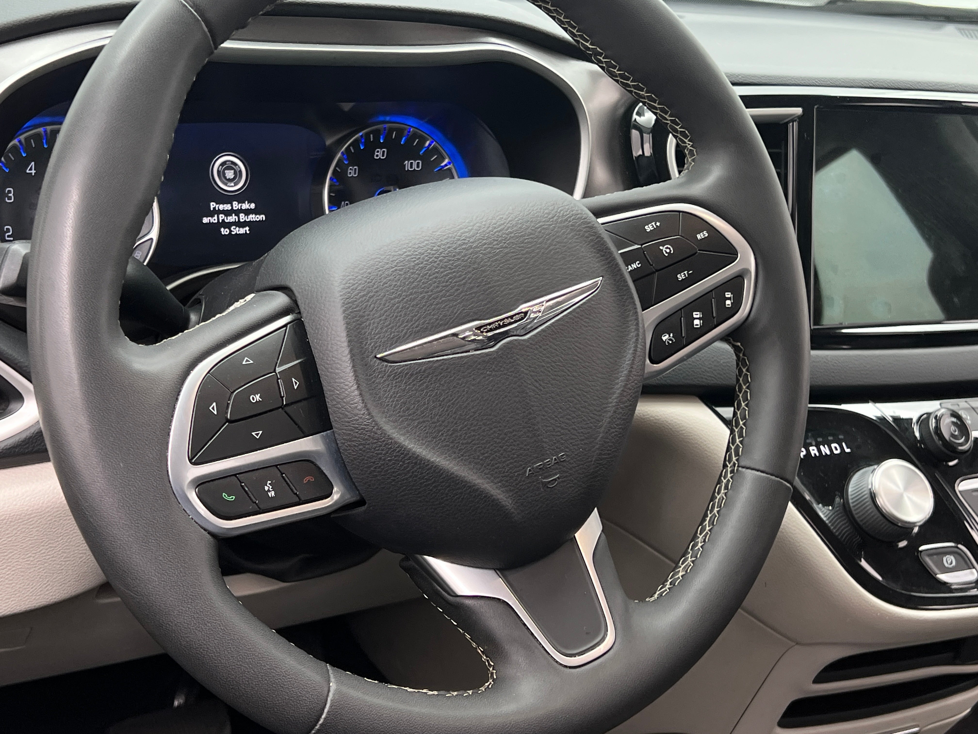2023 Chrysler Pacifica Touring L 4