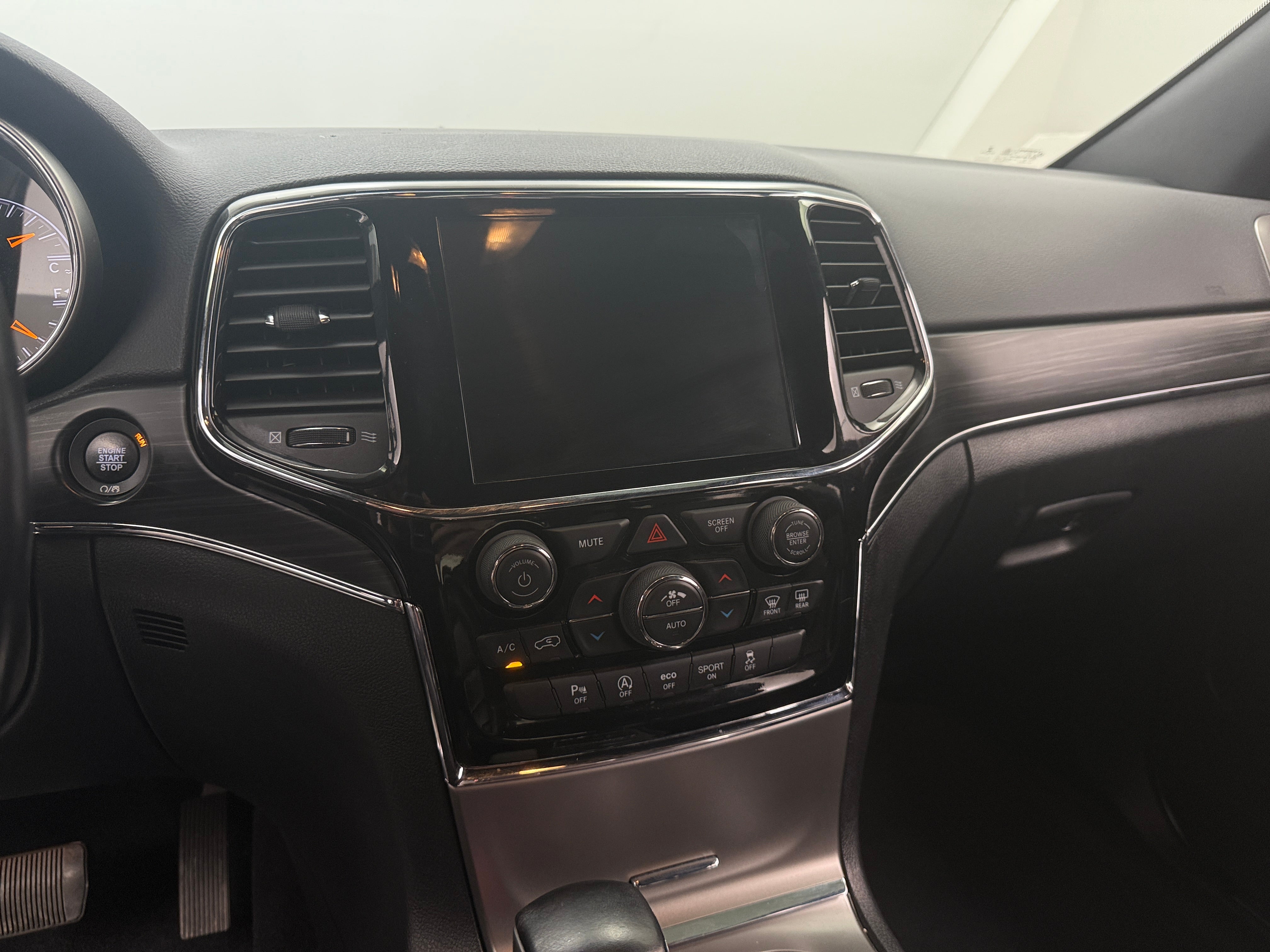 2020 Jeep Grand Cherokee Limited Edition 3