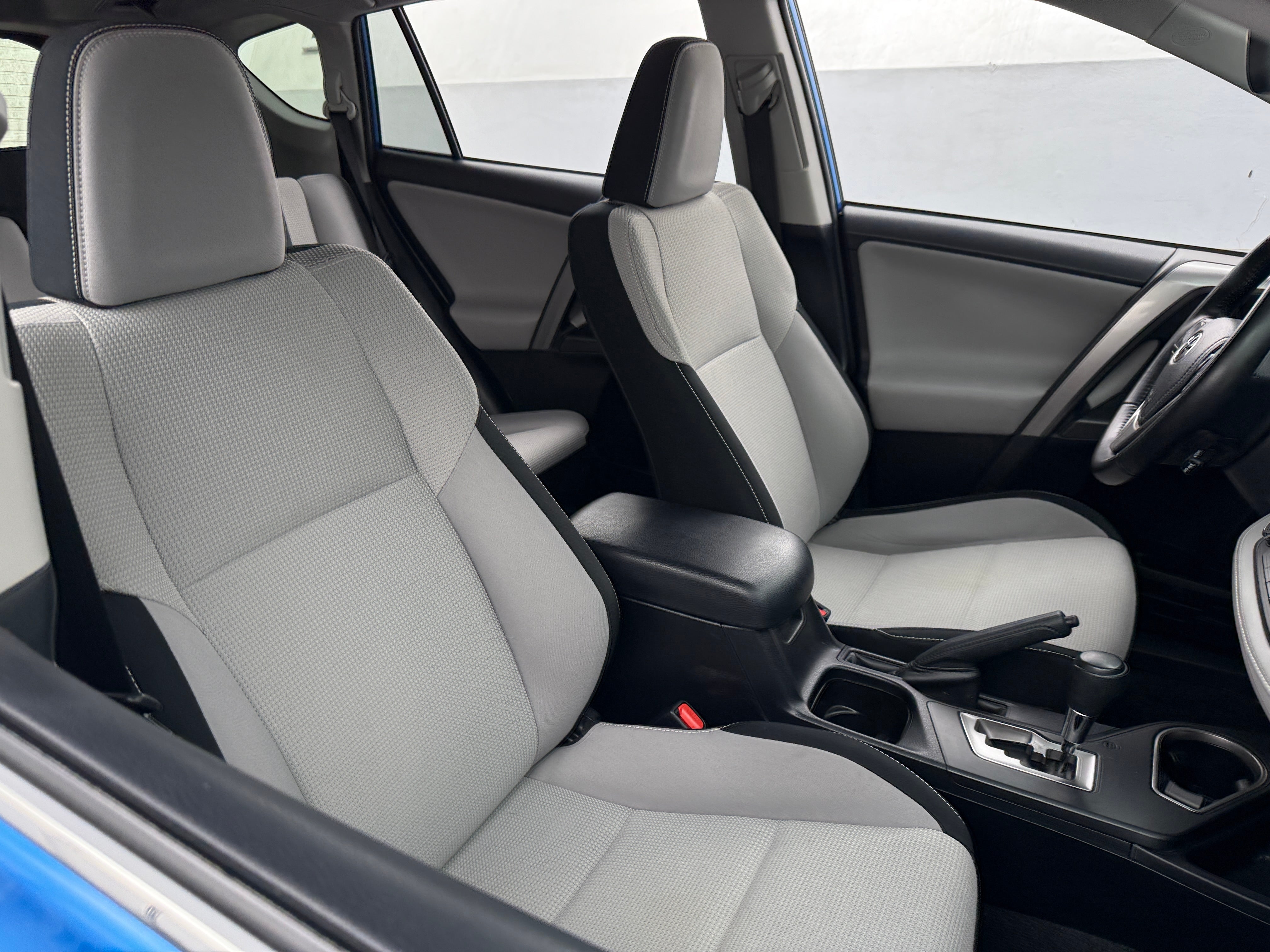 2016 Toyota RAV4 XLE 2