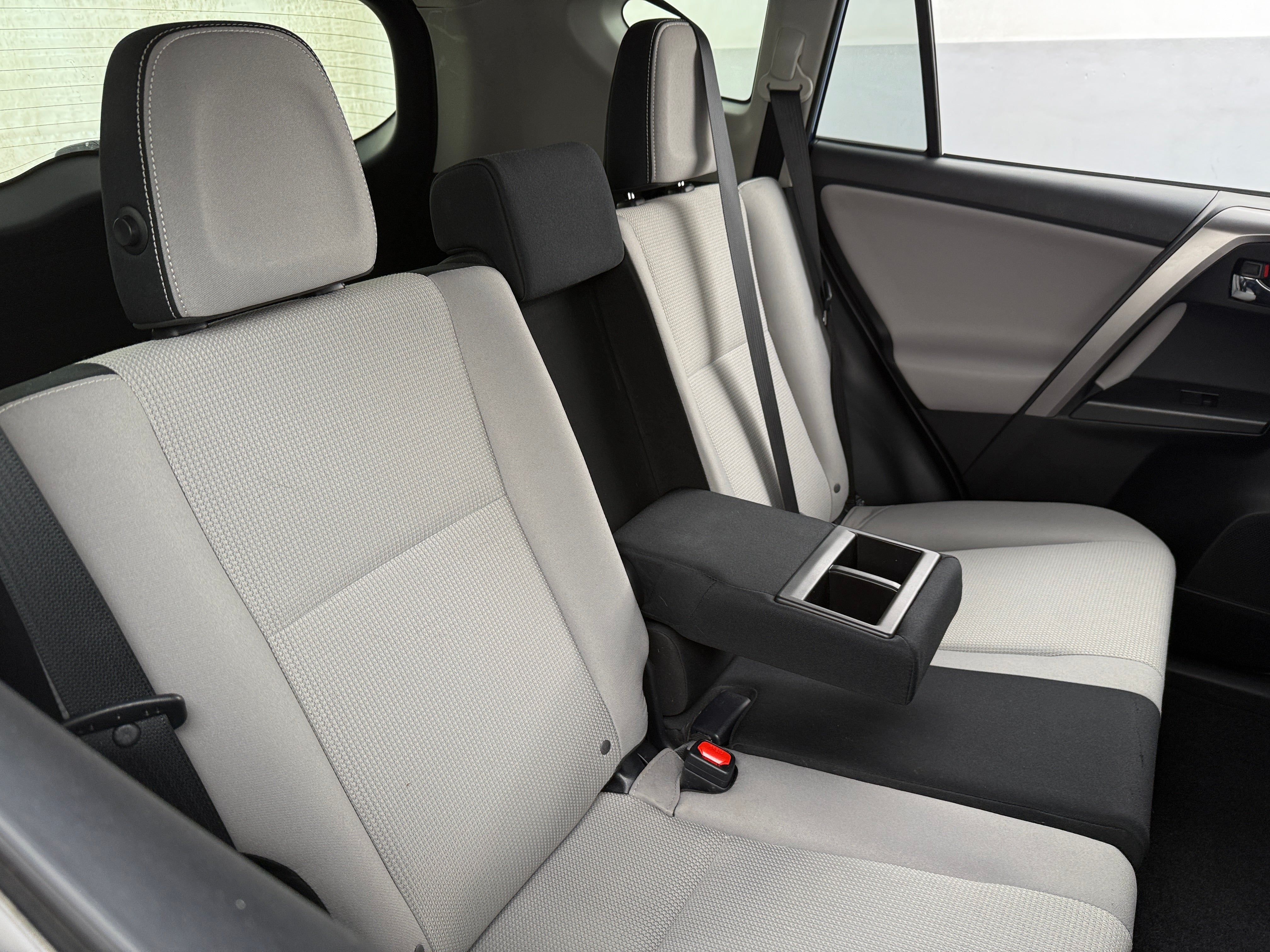 2016 Toyota RAV4 XLE 6