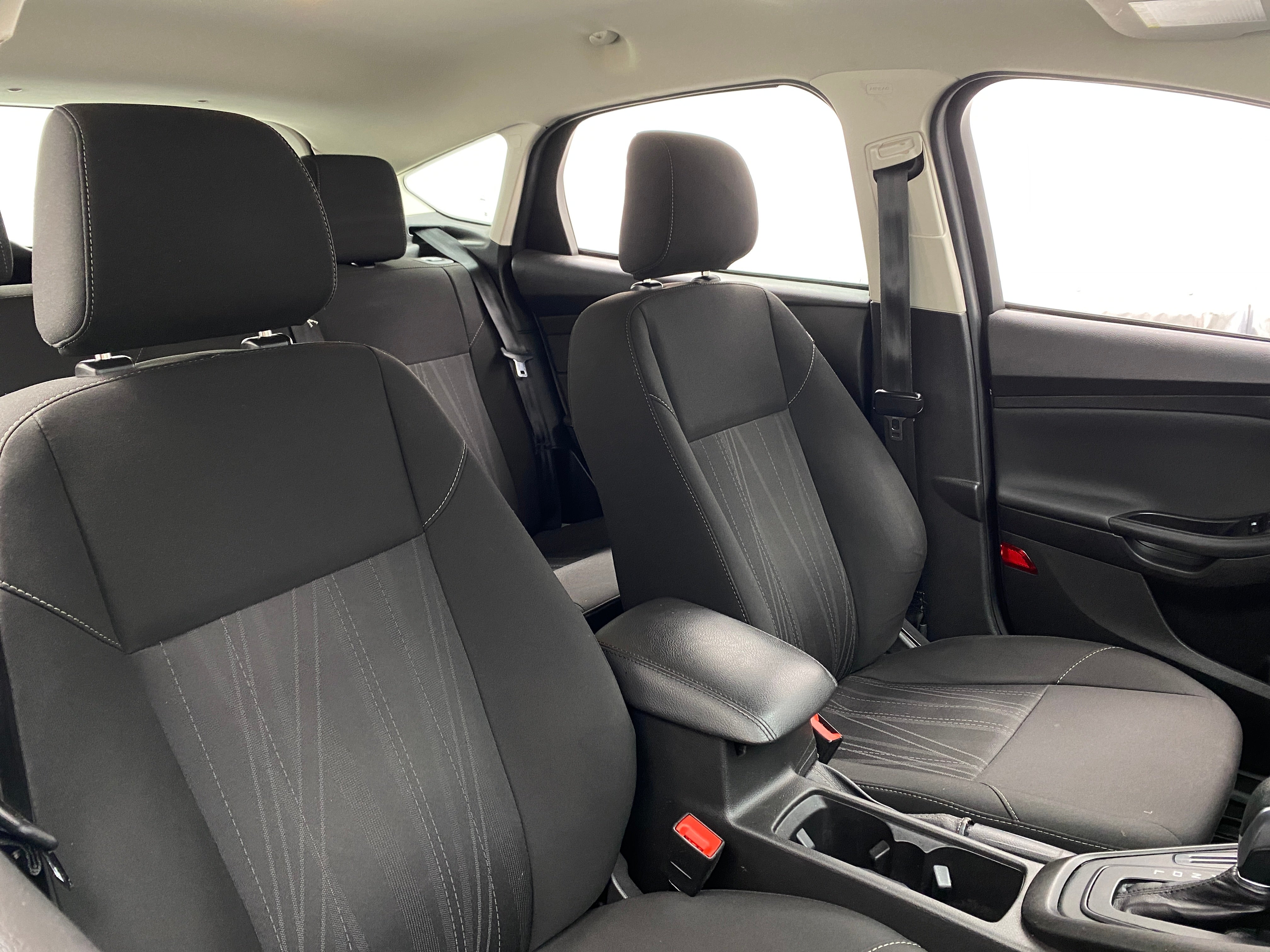 2018 Ford Focus SE 2