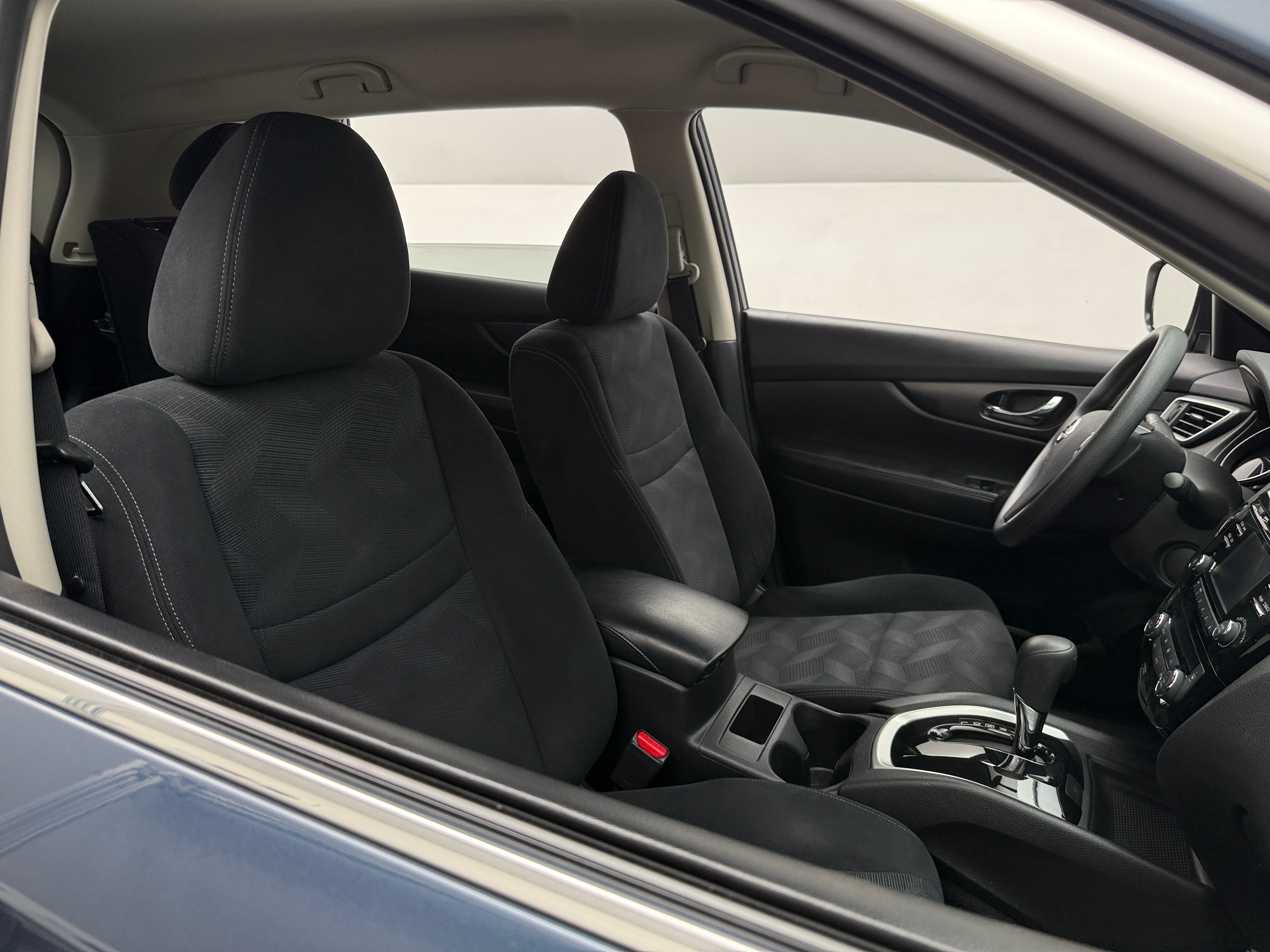 2016 Nissan Rogue SV 2