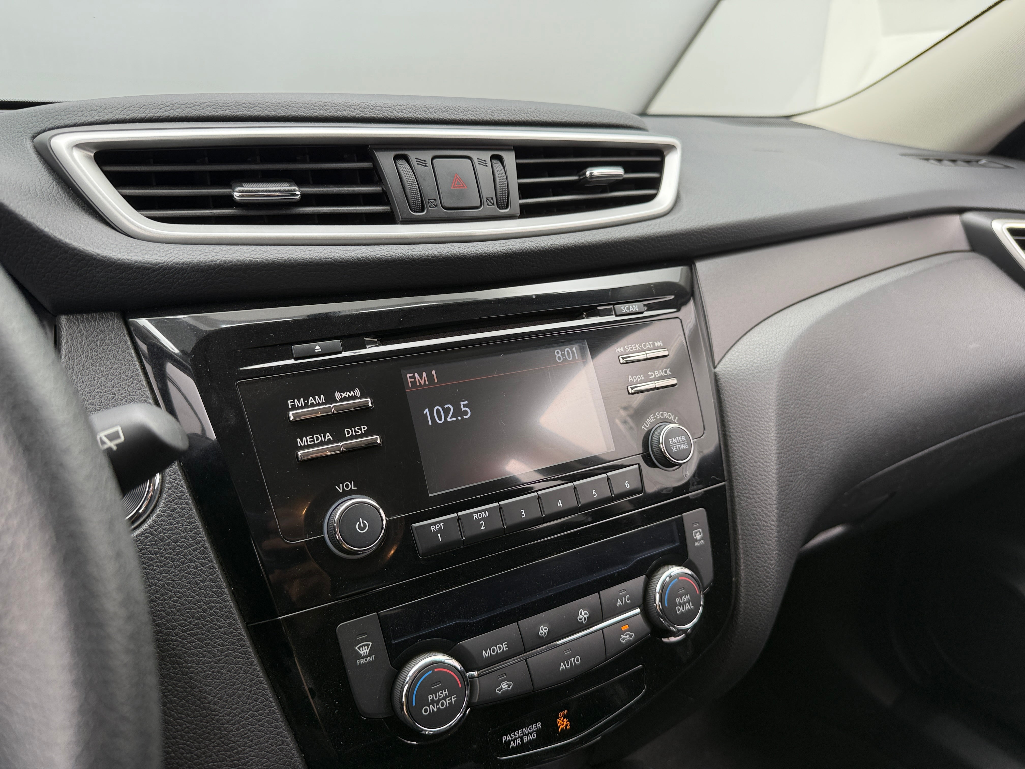 2016 Nissan Rogue SV 4