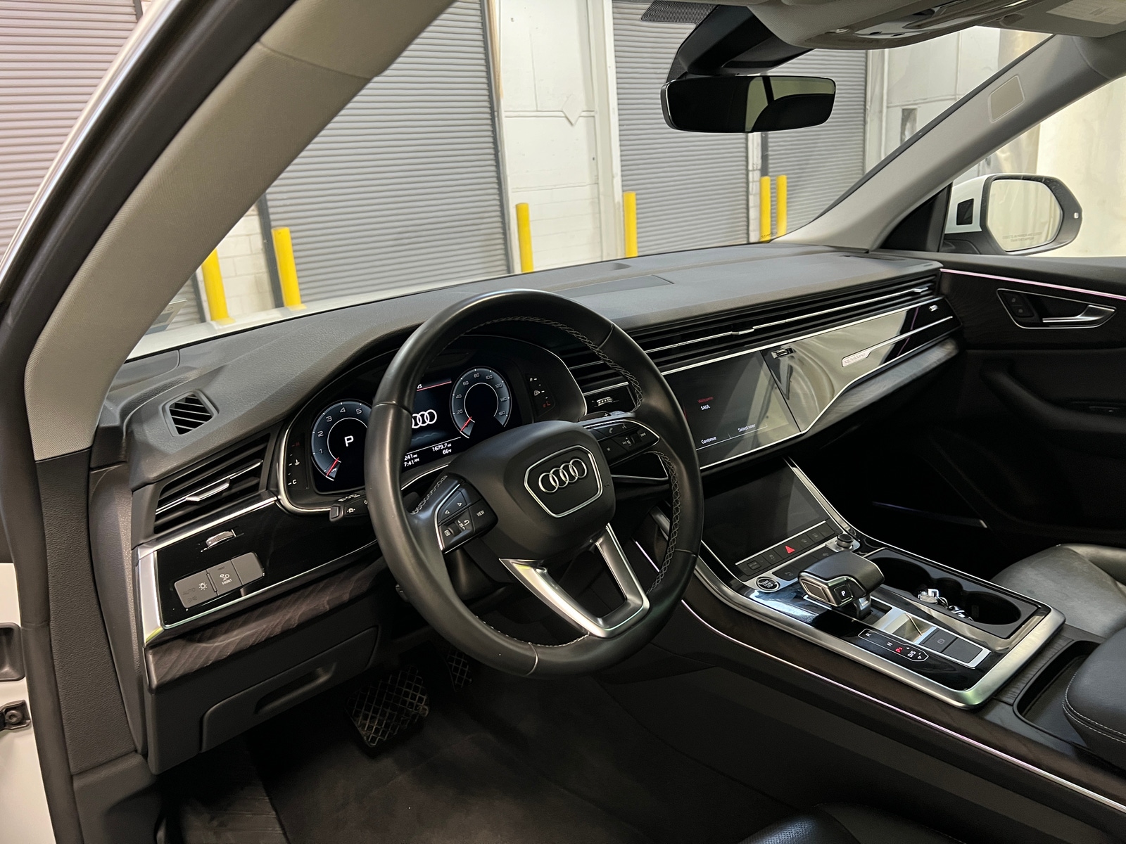 Thumbnail: 2022 Audi Q8 - 2