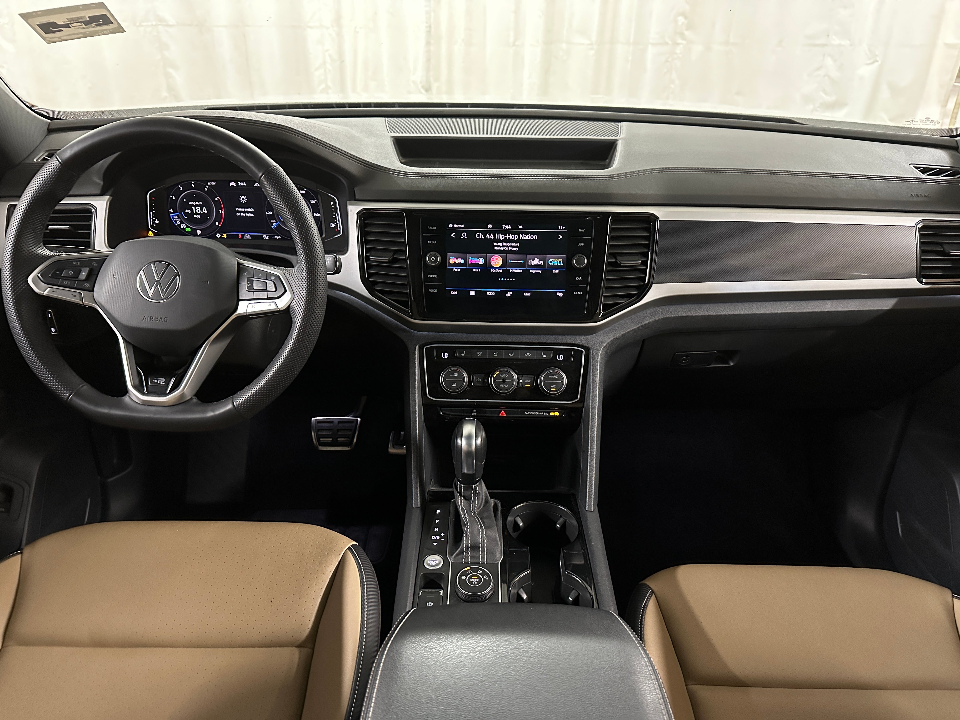 2022 Volkswagen Atlas SEL 2