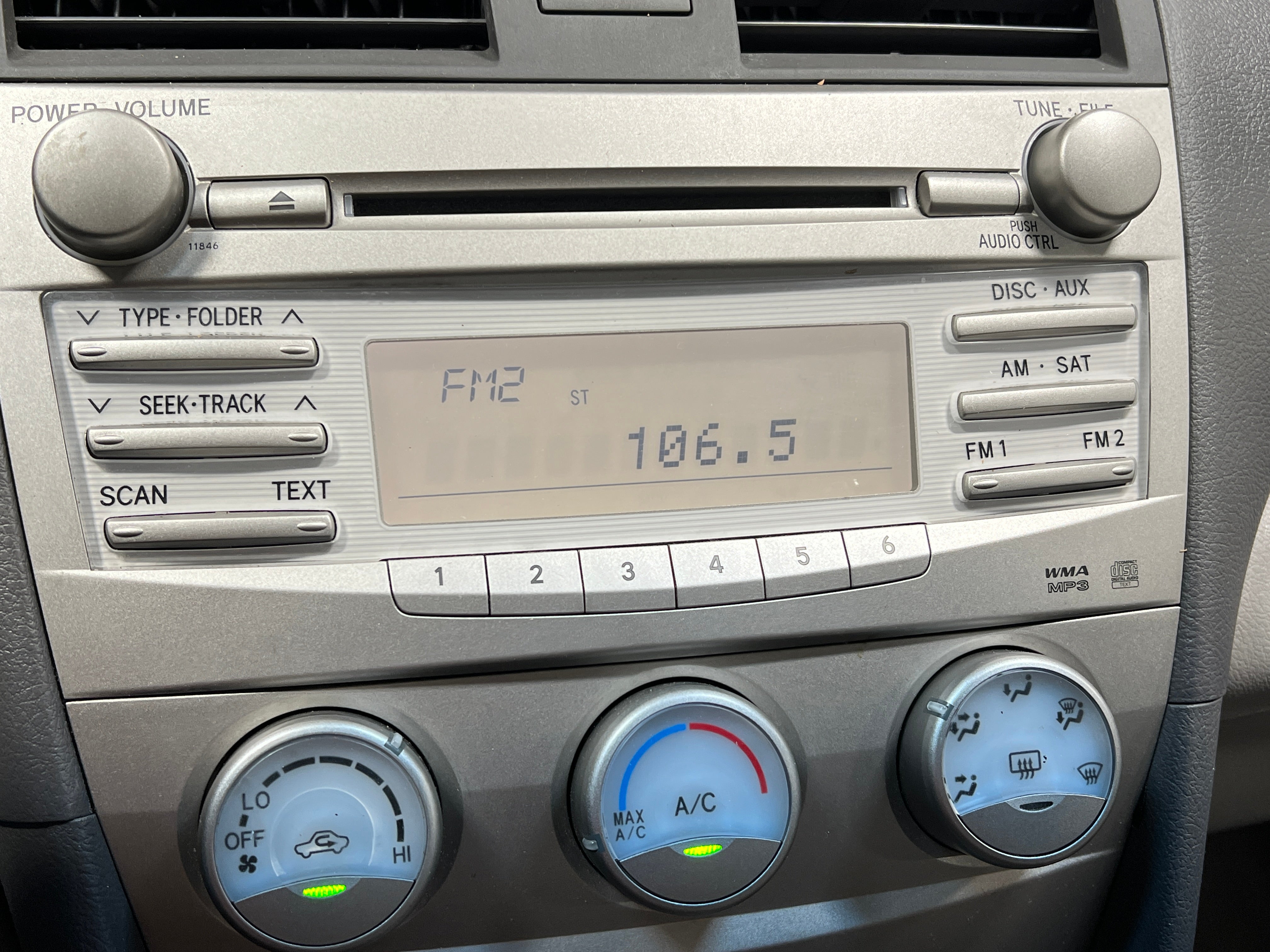 2010 Toyota Camry LE 4