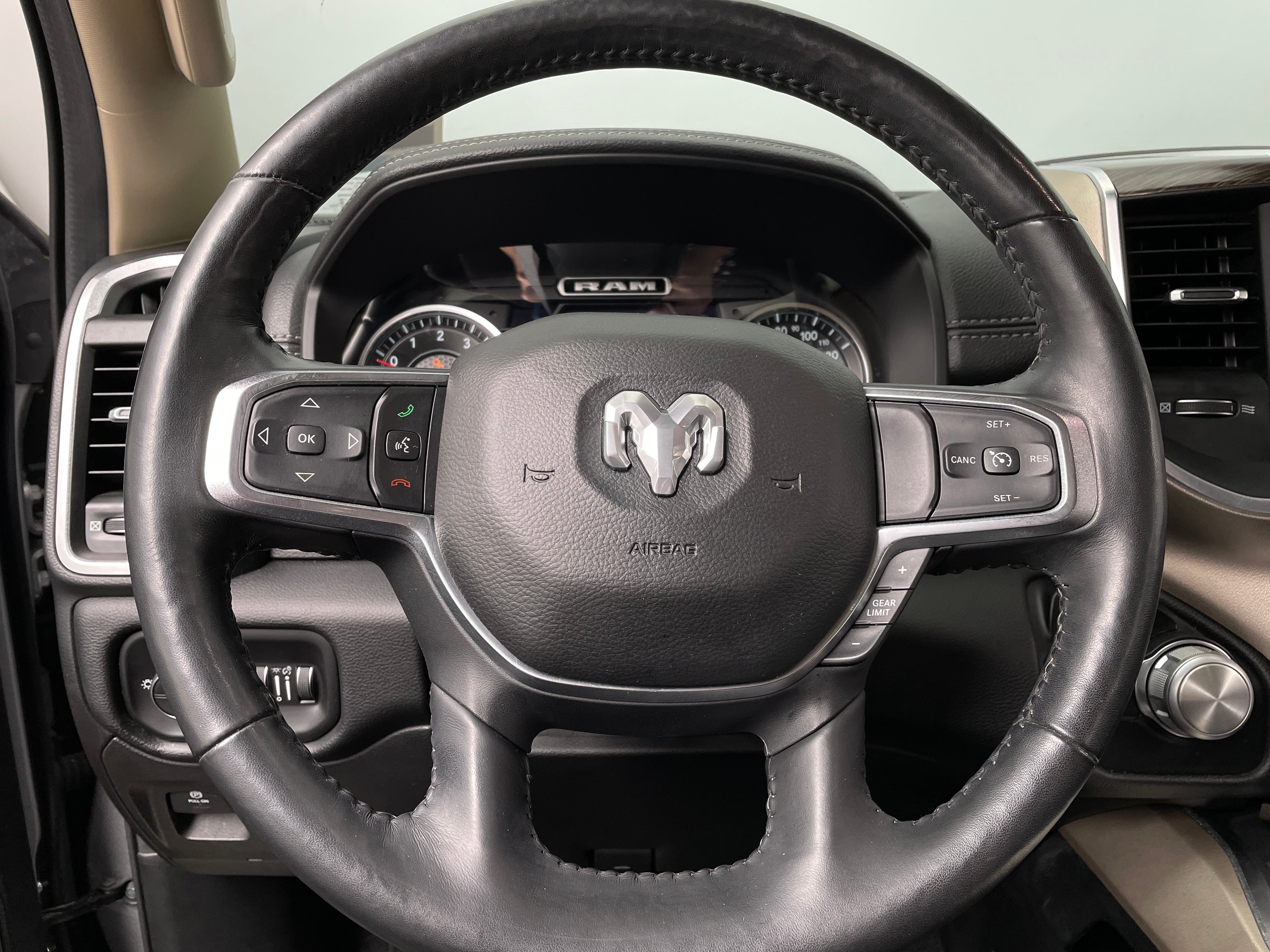 2020 RAM 1500 Laramie 4