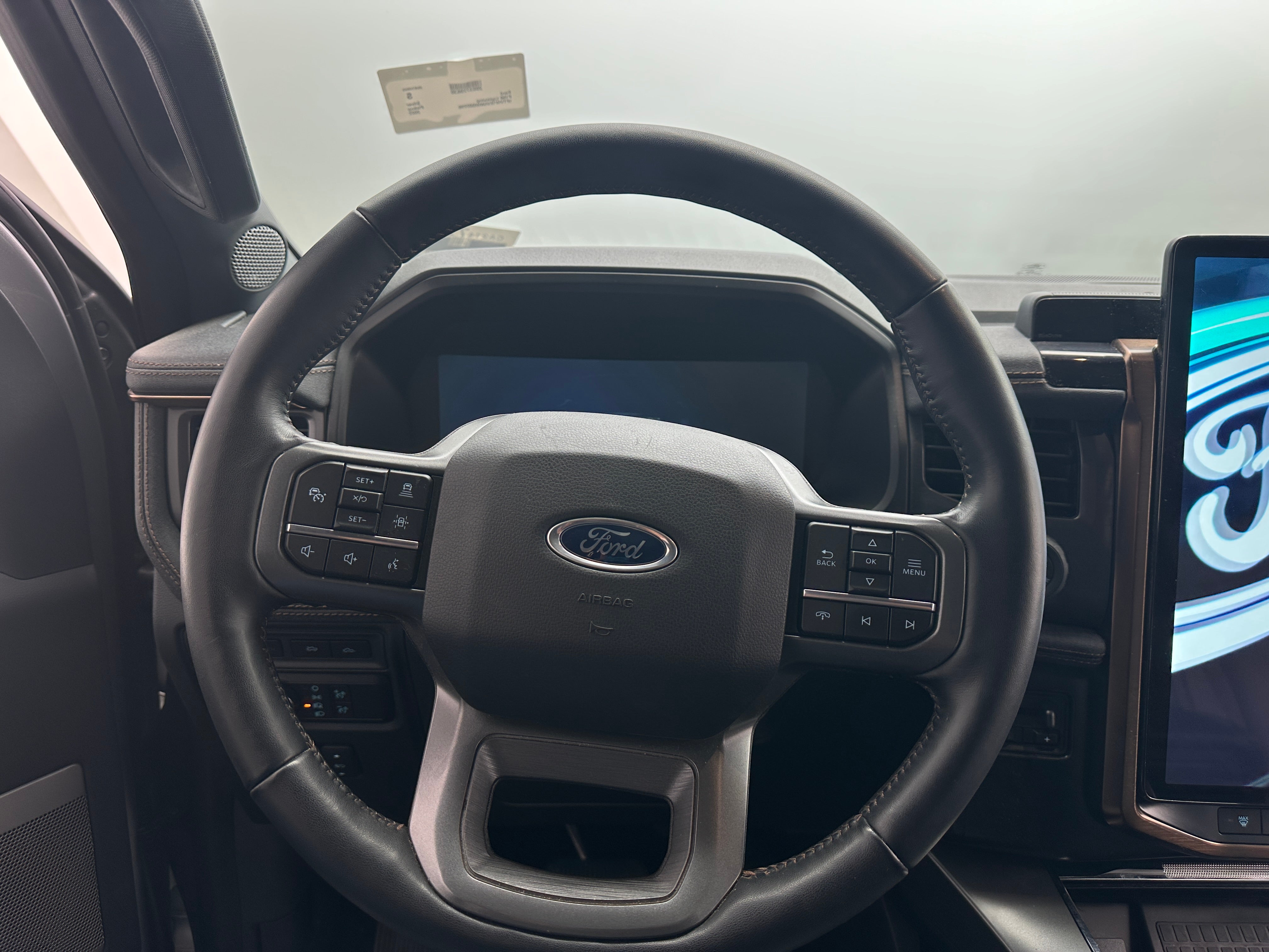 2022 Ford F-150 Lightning Lariat 4