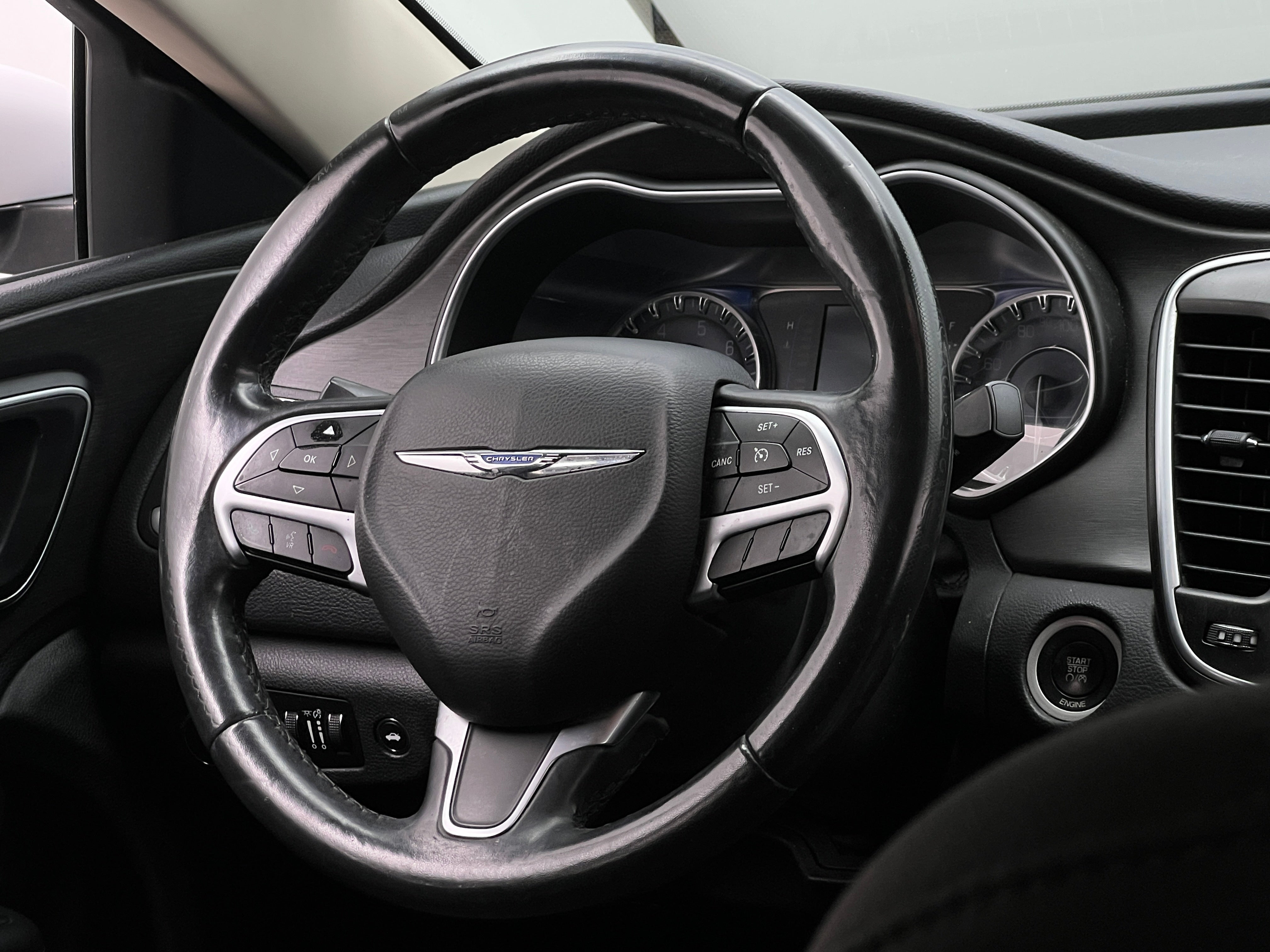 2016 Chrysler 200 Limited 5