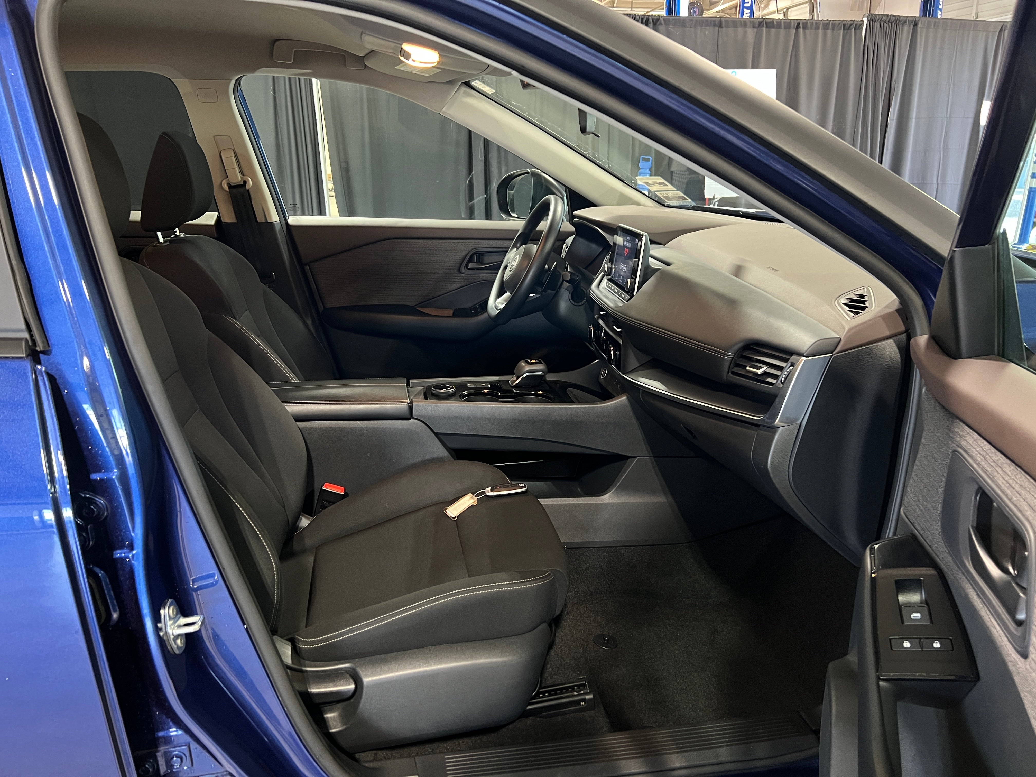 2023 Nissan Rogue S 2