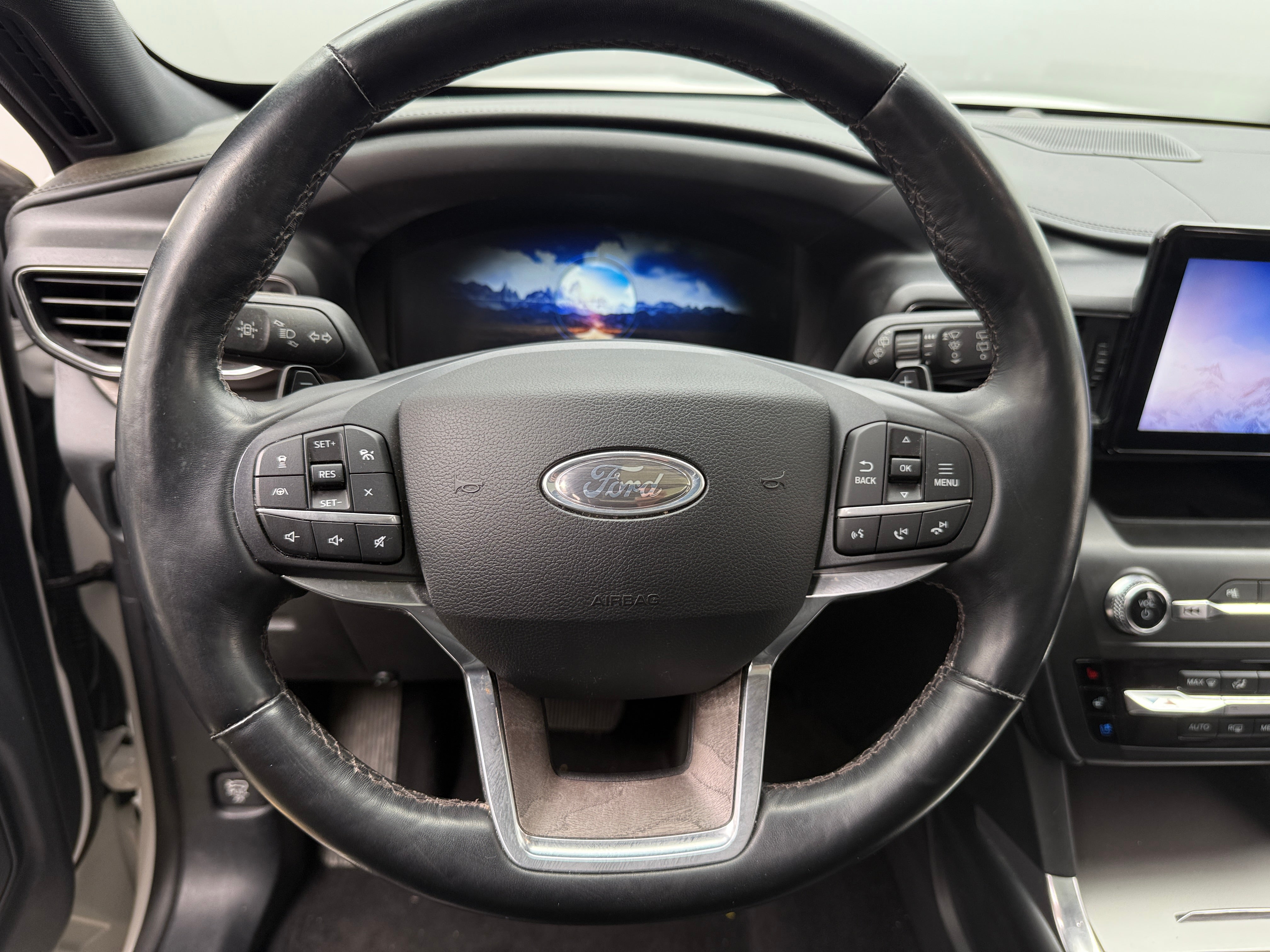 2020 Ford Explorer Platinum 4