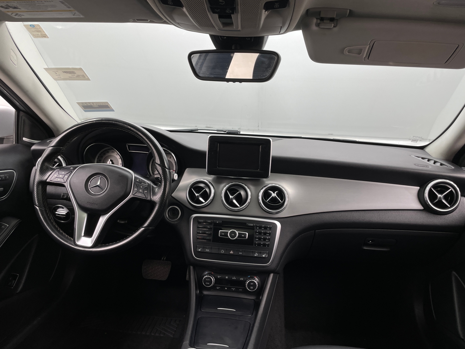 Thumbnail: 2015 Mercedes-Benz GLA - 2