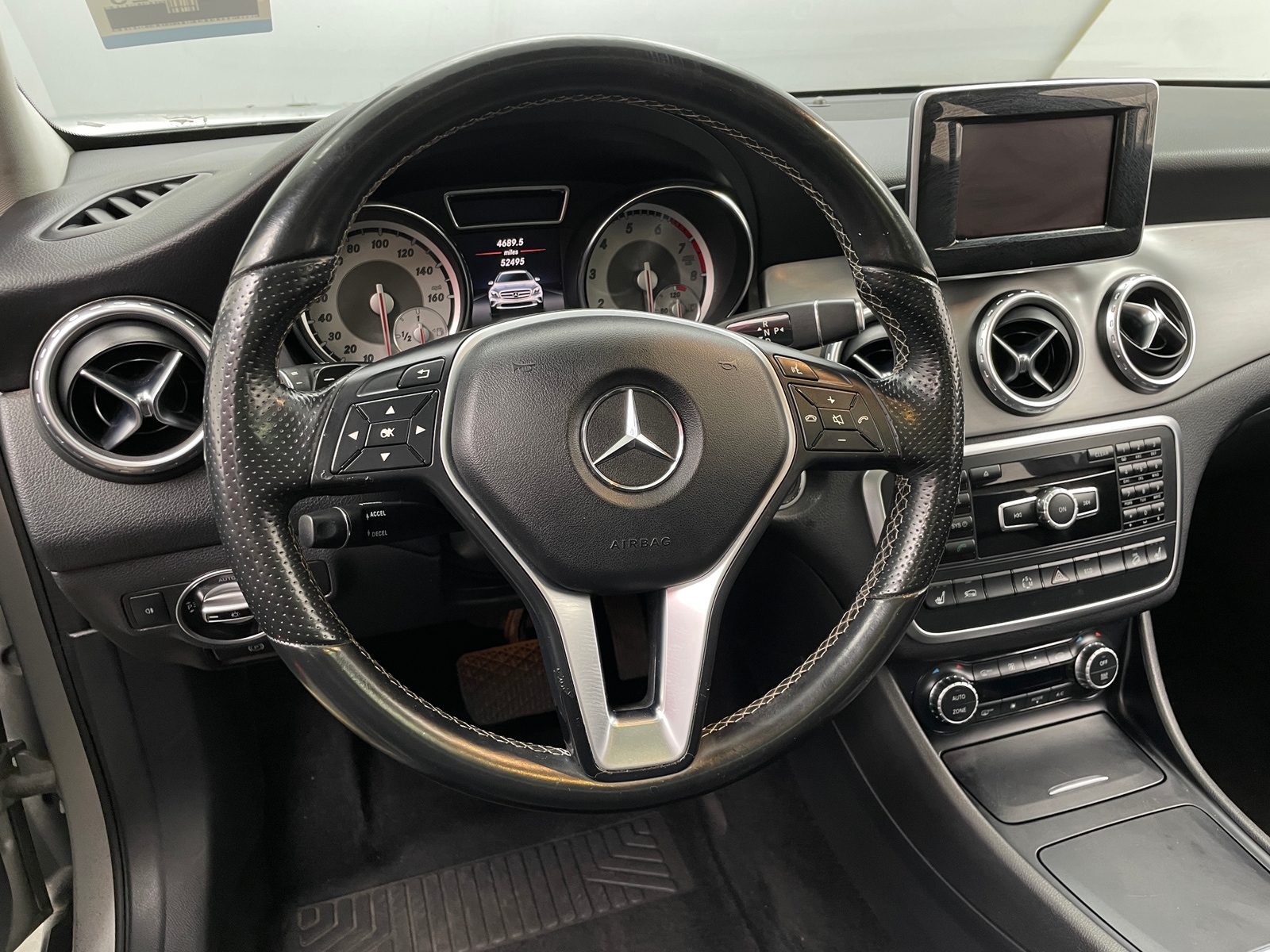 Thumbnail: 2015 Mercedes-Benz GLA - 4