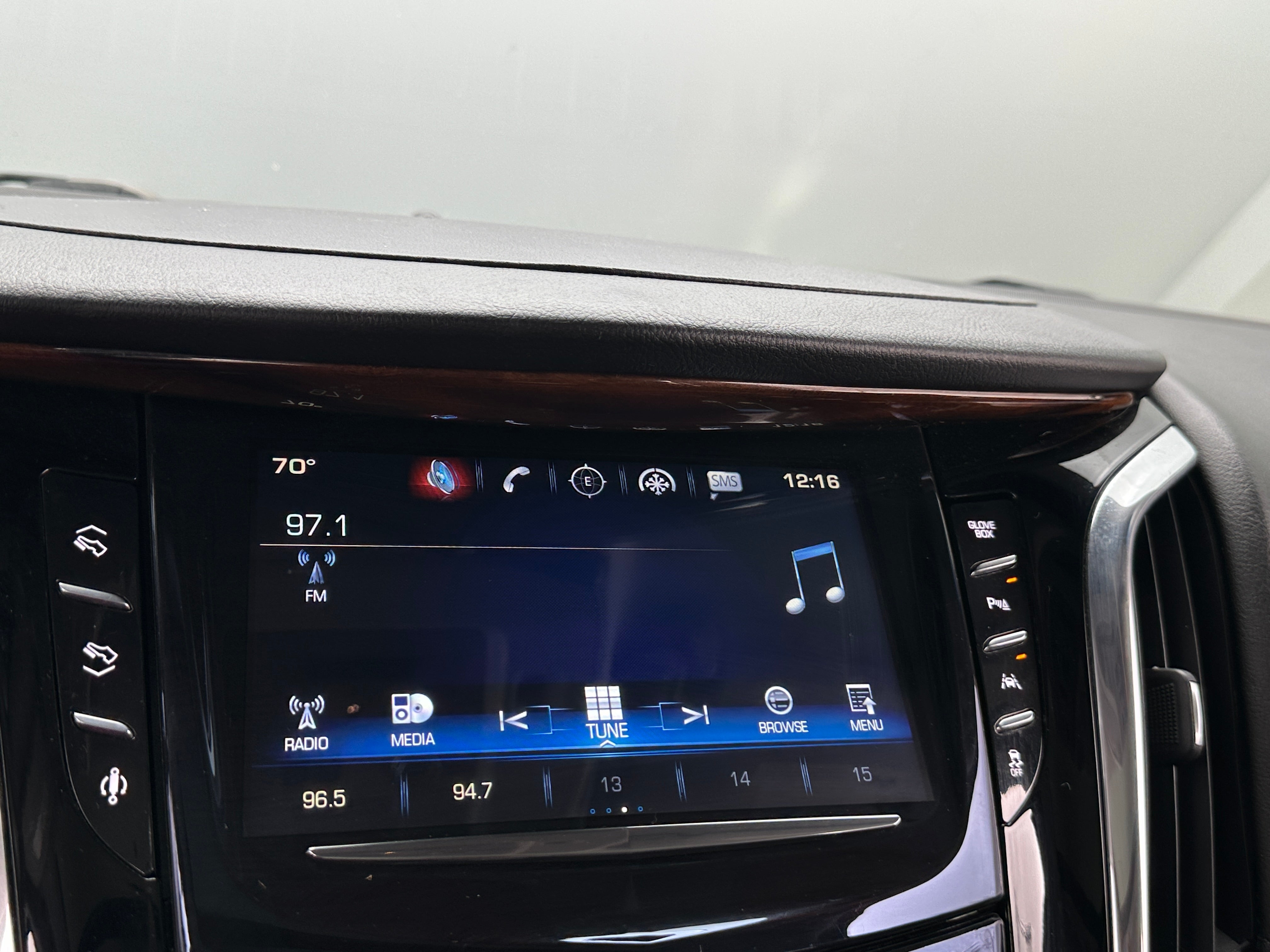 2016 Cadillac Escalade Luxury 3