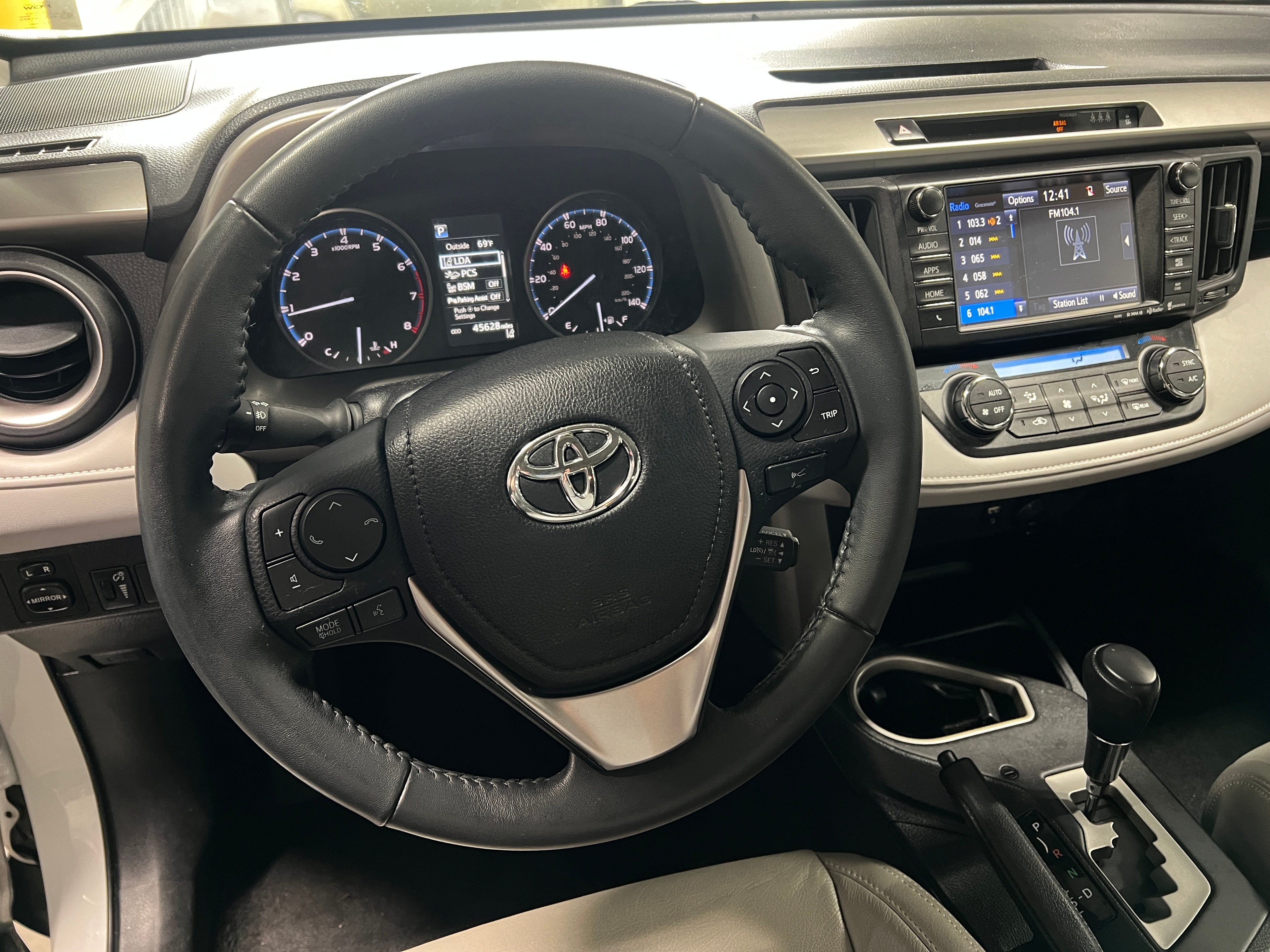 2017 Toyota RAV4 XLE 5